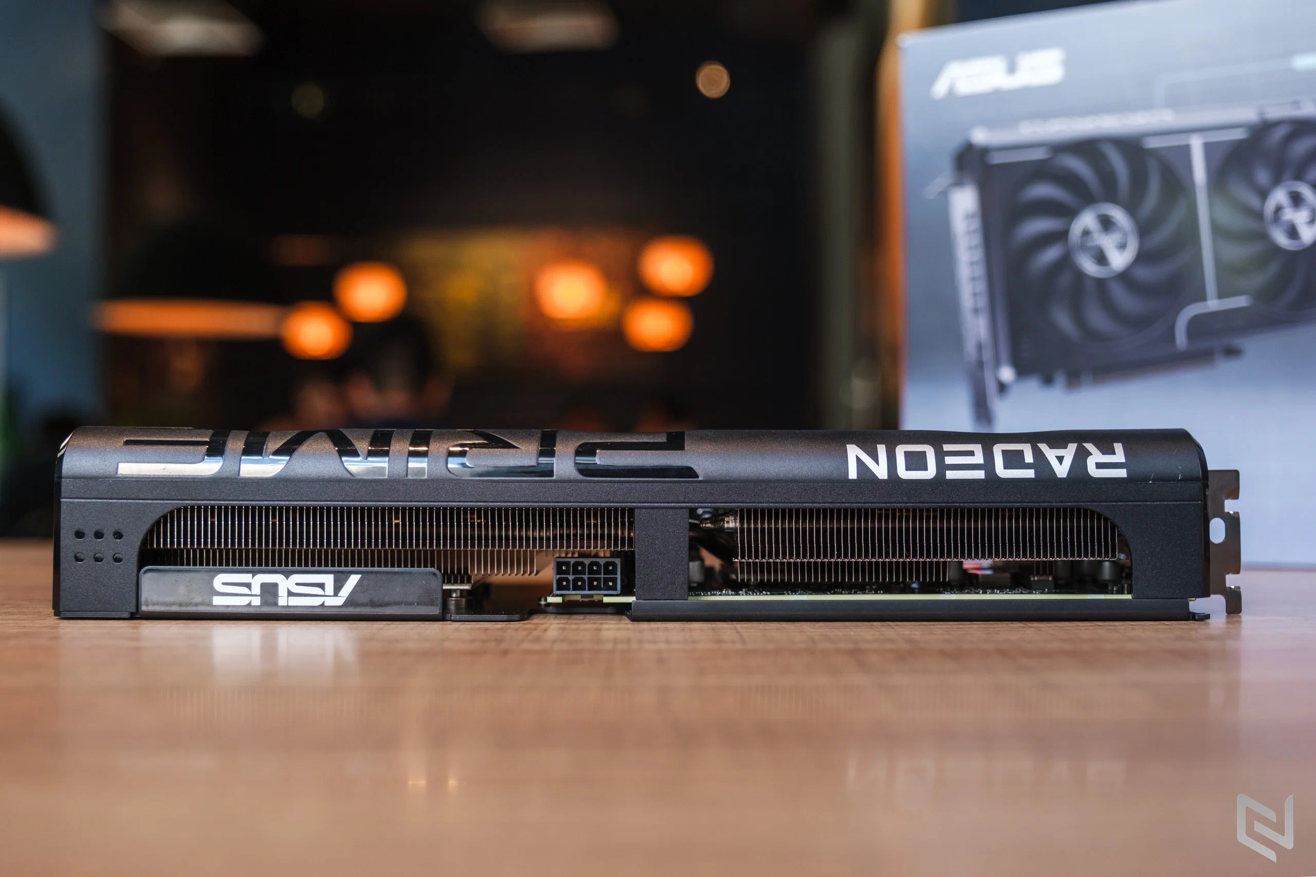 Trên tay ASUS Prime RX 9060 XT: Thiết kế tối giản, VRAM 16 GB, hiệu năng cân RTX 5060 Ti