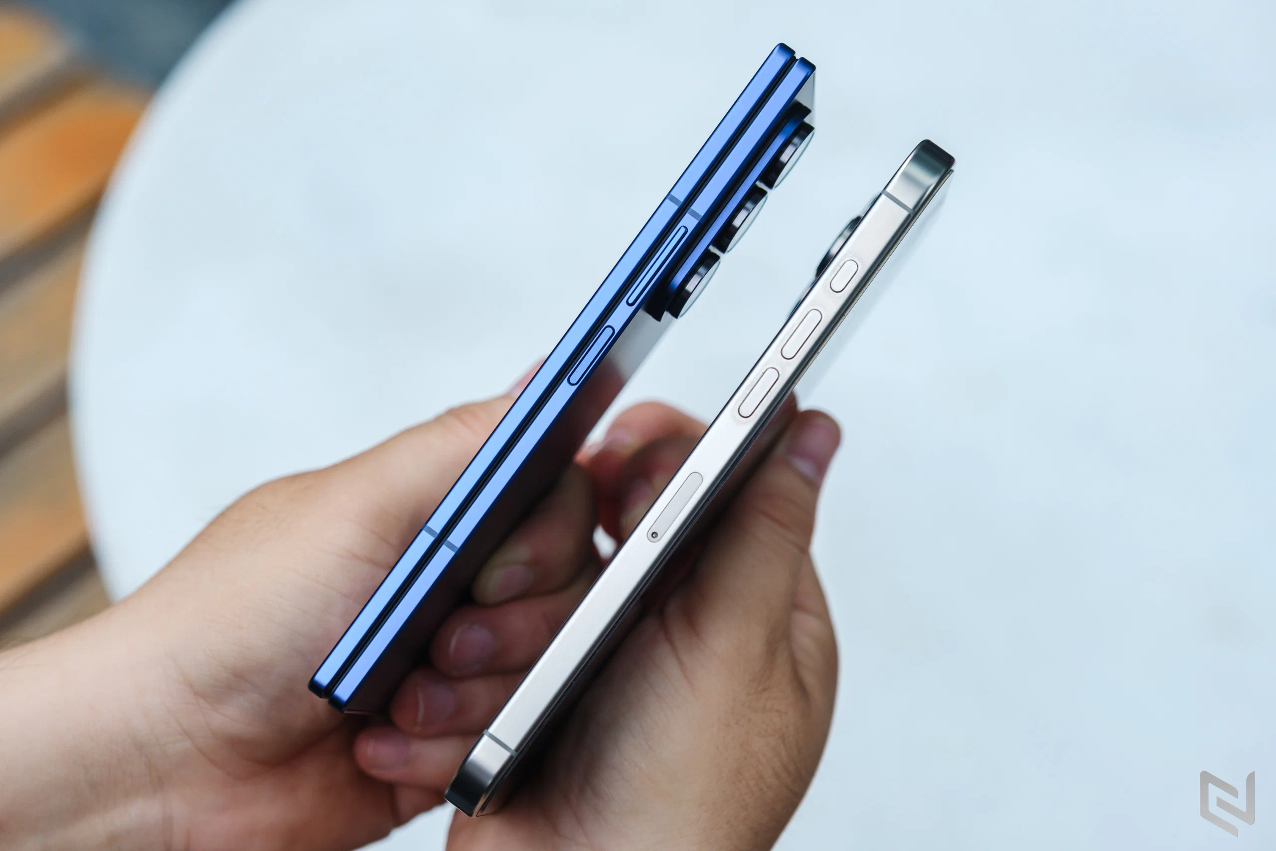 Nhà Táo loay hoay với cải tiến, Samsung đã tiến xa với AI và công nghệ gập bằng Galaxy Z Fold7