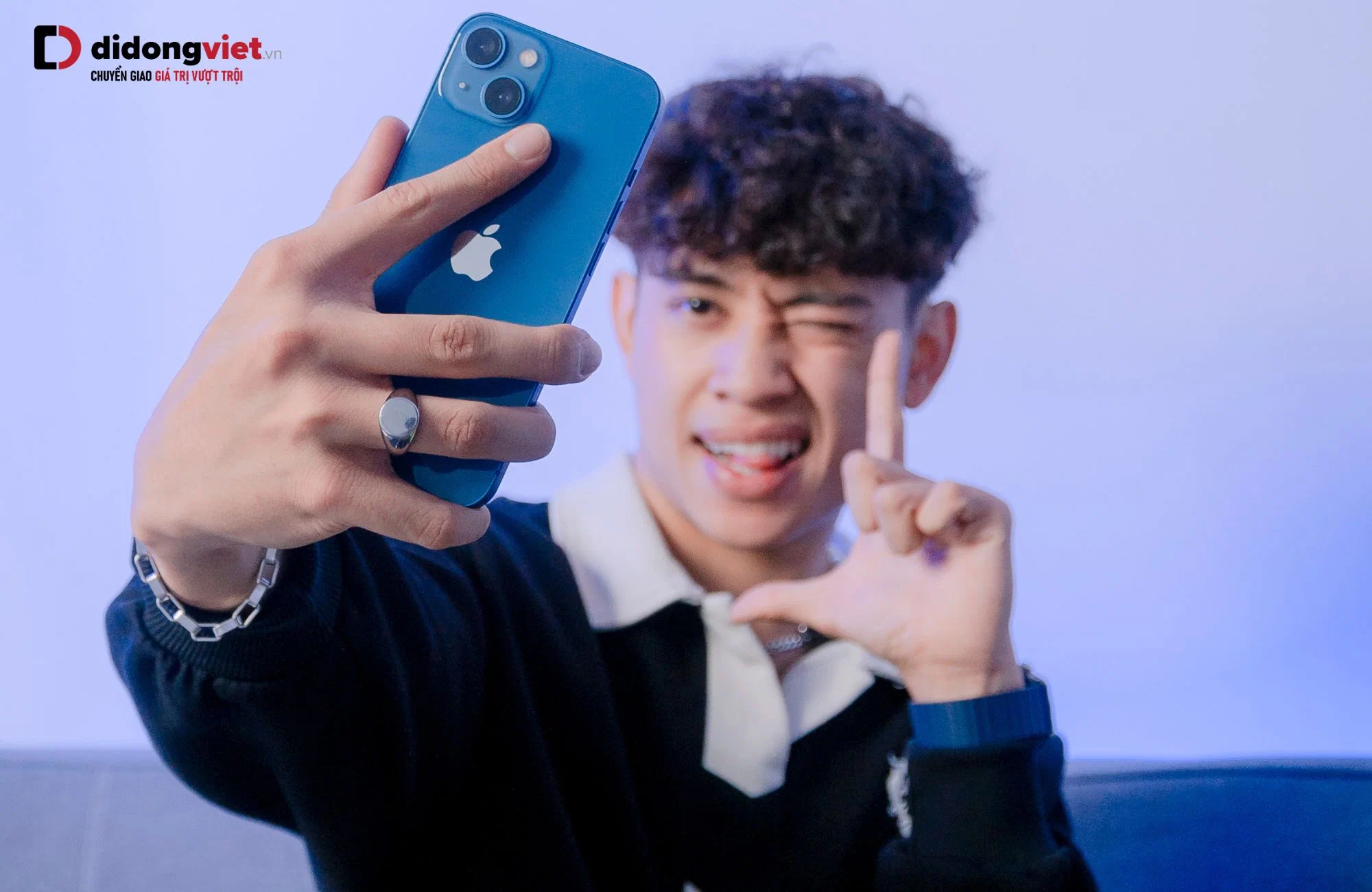 Quay TikTok bằng iPhone, trúng MacBook Air M4: Di Động Việt phát động cuộc thi Sense Of Connection