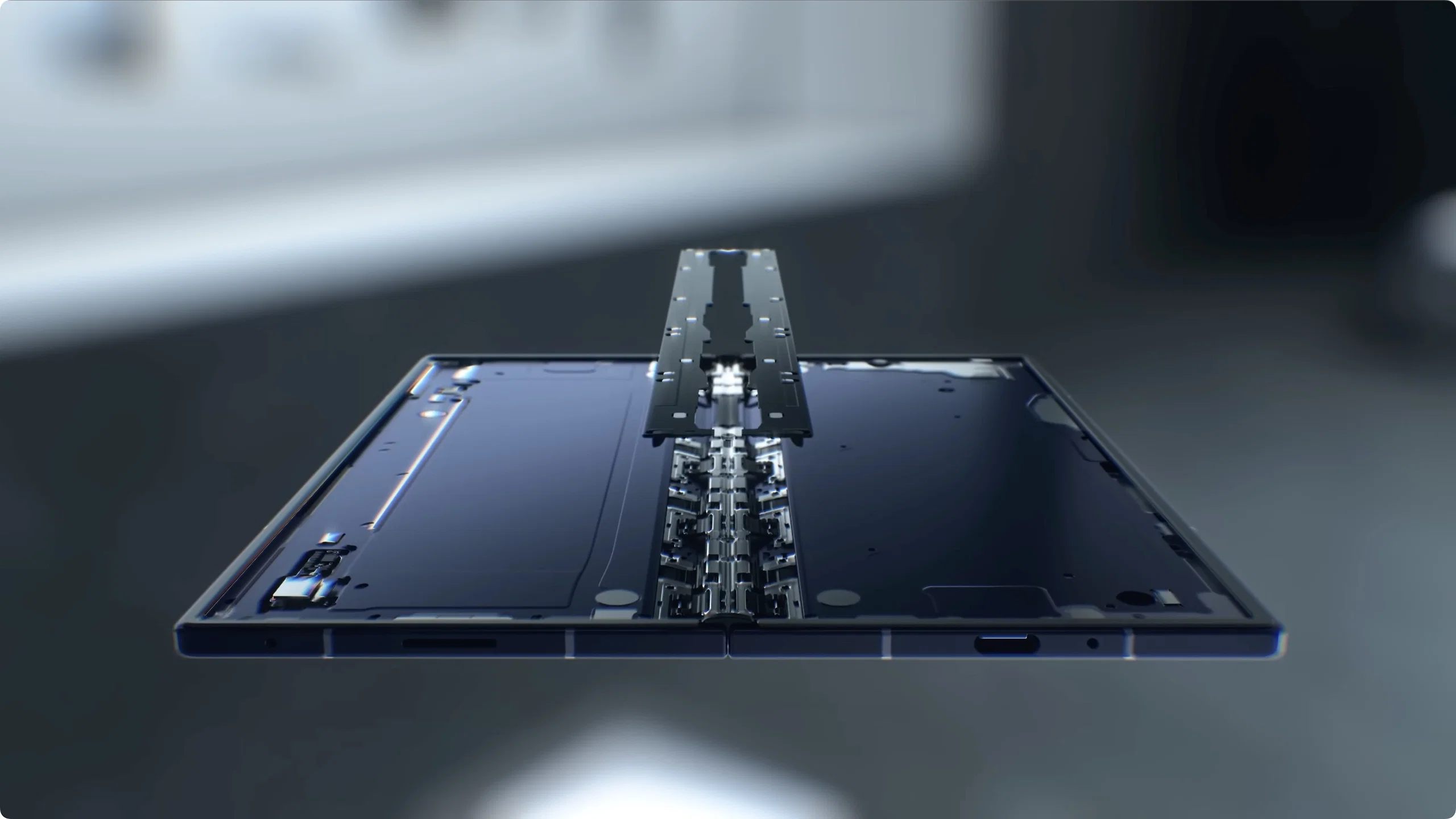 Vì sao Galaxy Z Fold7 mỏng hơn nhưng vẫn bền hơn Fold6?