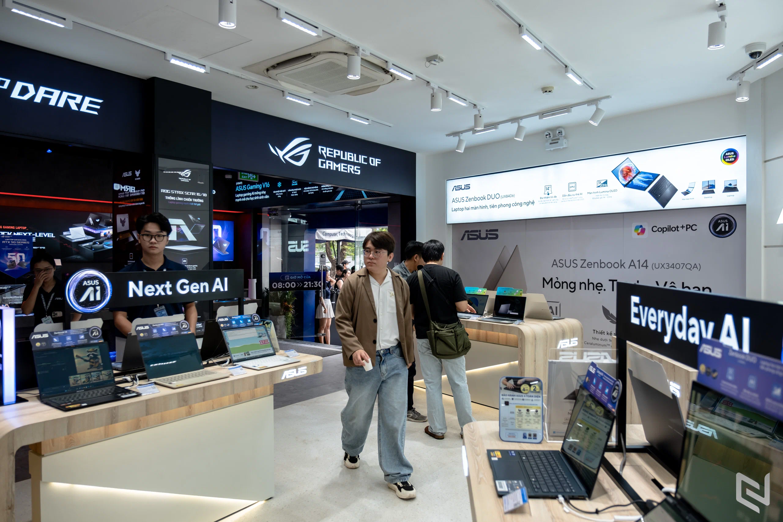 ASUS Exclusive Store đầu tiên tại TP.HCM: Không gian công nghệ lấy khách hàng làm trung tâm