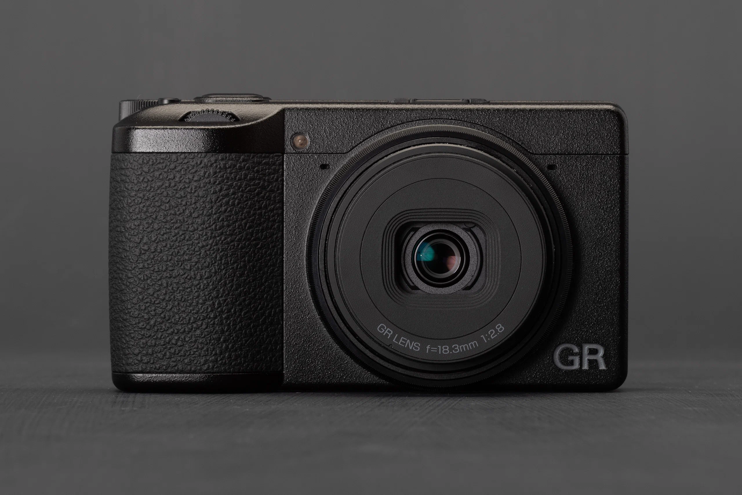 Ricoh GR IV “cháy hàng” đợt đầu chỉ sau vài ngày mở đặt trước
