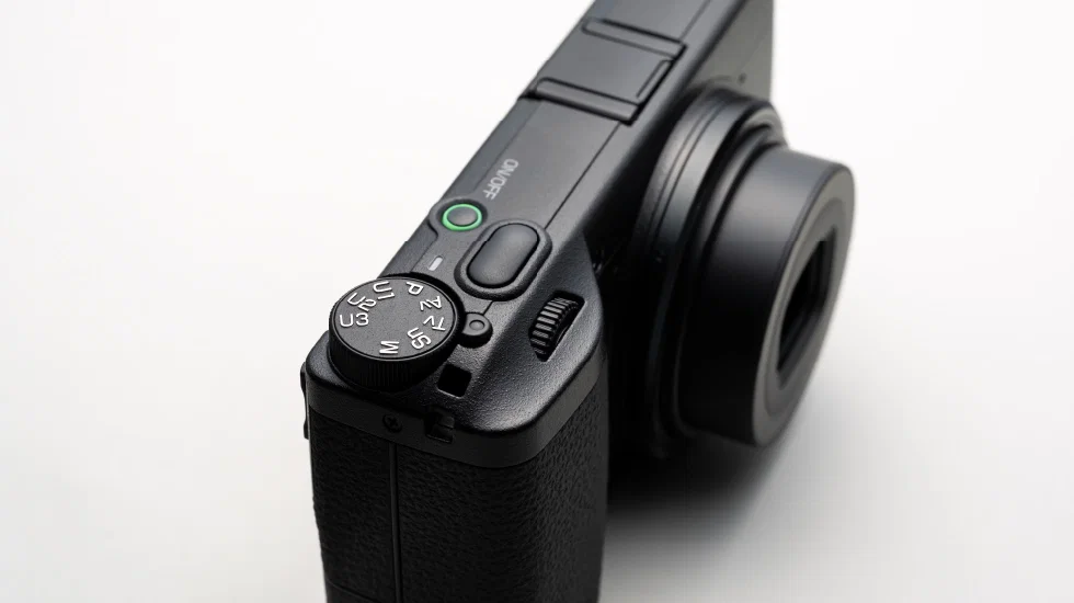 Ricoh GR IV “cháy hàng” đợt đầu chỉ sau vài ngày mở đặt trước