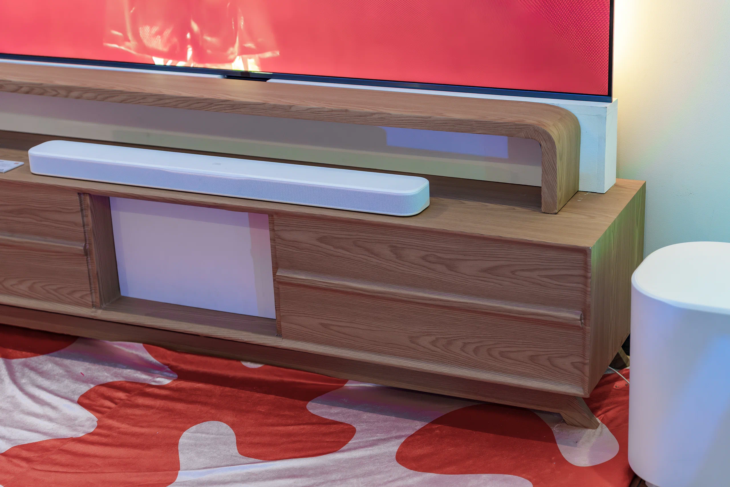Loa thanh JBL Bar MK2 chính thức ra mắt tại Việt Nam: Nâng tầm âm thanh gia đình với công nghệ AI Sound Boost
