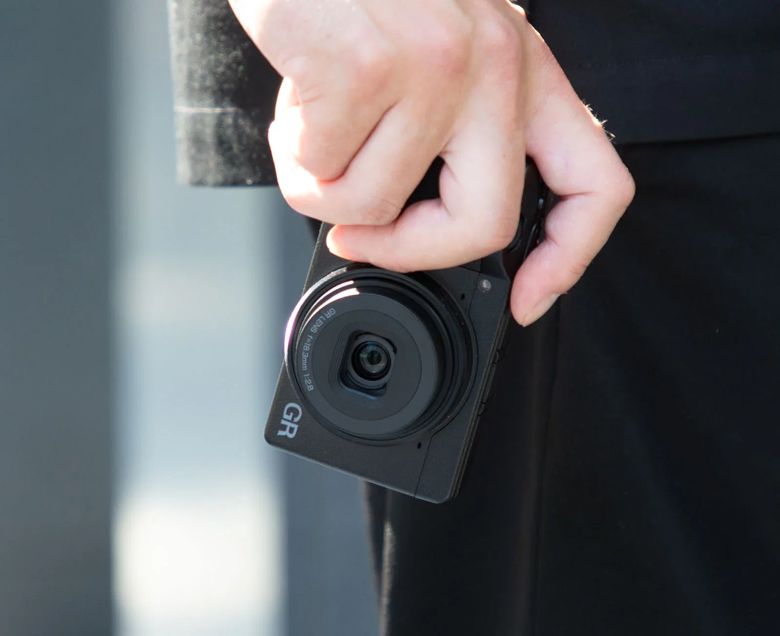 Ricoh GR IV ra mắt: Cảm biến APS-C 25.7MP, IBIS 5 trục, 53GB bộ nhớ trong