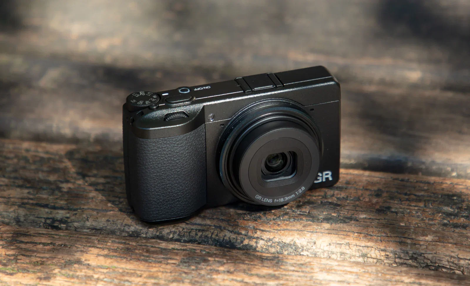 Ricoh GR IV ra mắt: Cảm biến APS-C 25.7MP, IBIS 5 trục, 53GB bộ nhớ trong
