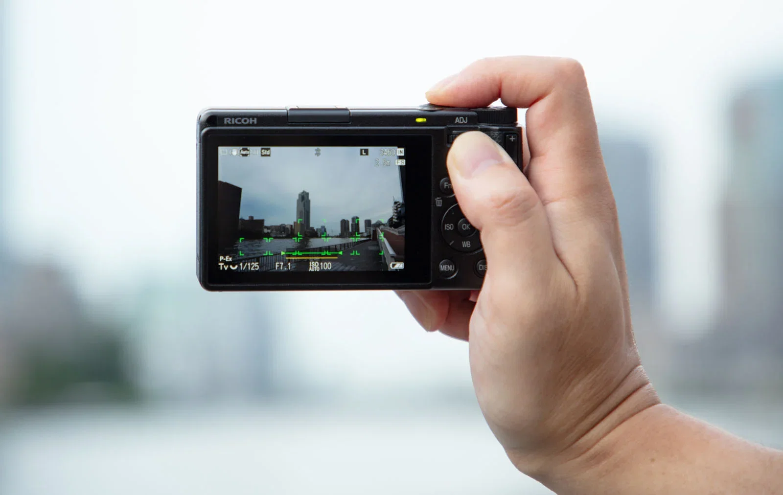 Ricoh GR IV ra mắt: Cảm biến APS-C 25.7MP, IBIS 5 trục, 53GB bộ nhớ trong