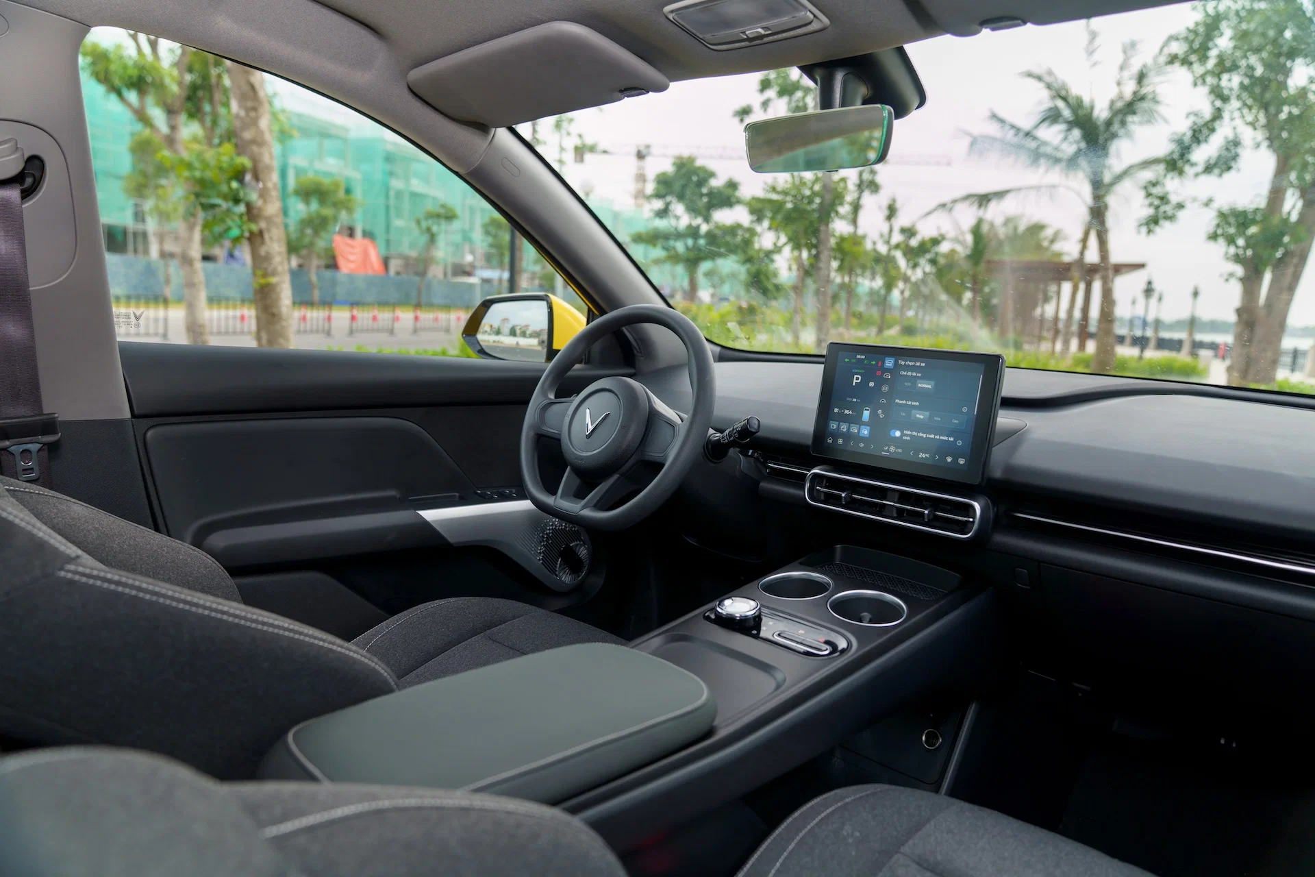 VinFast bàn giao lô Limo Green đầu tiên: Taxi điện 7 chỗ cho dịch vụ và gia đình