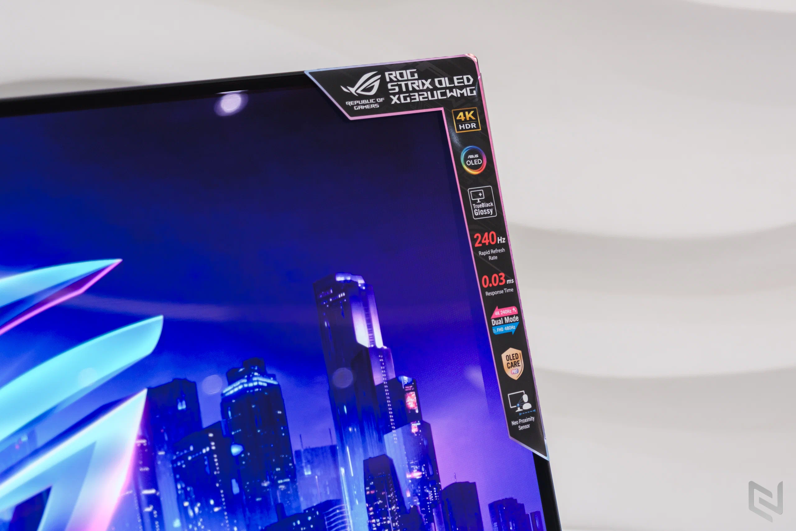 Trên tay ASUS ROG Strix OLED XG32UCWMG: Màn hình gaming OLED 32-inch, dual-mode 4K/240Hz và Full HD/480Hz