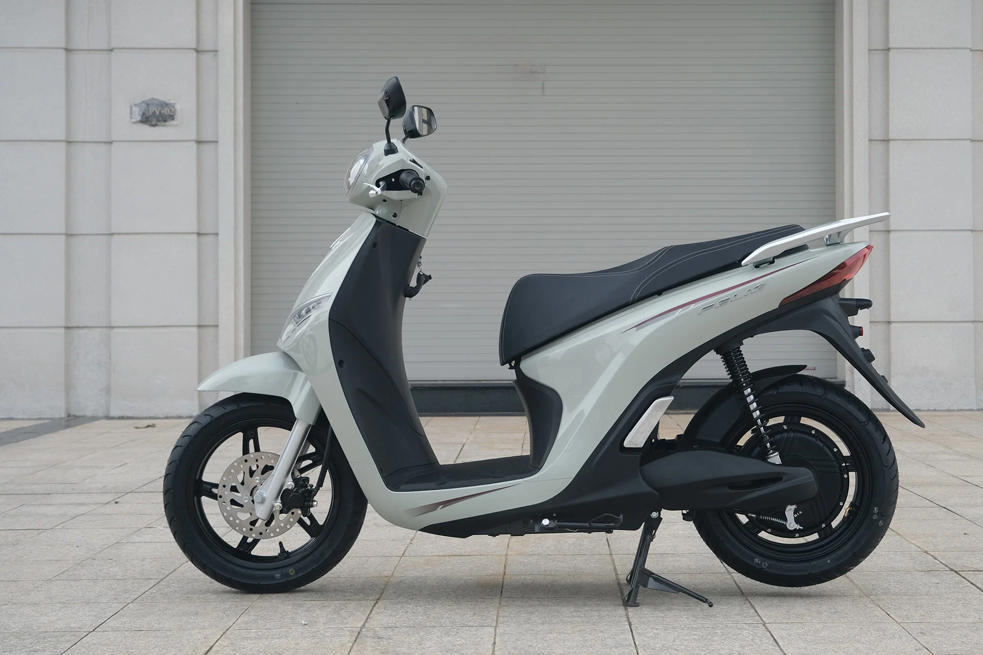 VinFast trình làng xe máy điện 2 pin, mở rộng quãng đường lên 262 km