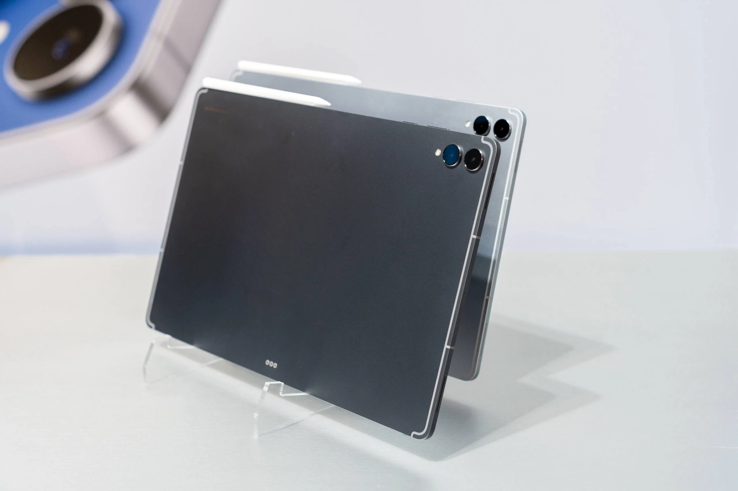 Cận cảnh Galaxy S25 FE, Tab S11 series và Galaxy Buds3 FE mới ra mắt