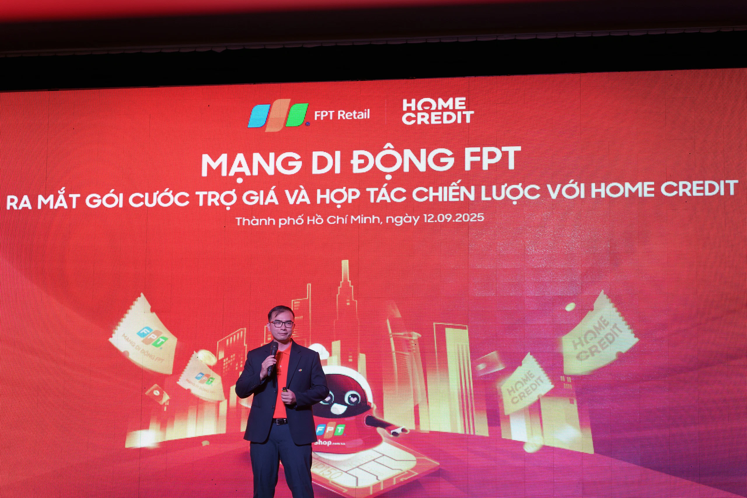 Mạng di động FPT giới thiệu gói cước trợ giá thiết bị, bắt tay Home Credit triển khai trả góp 0% lãi suất