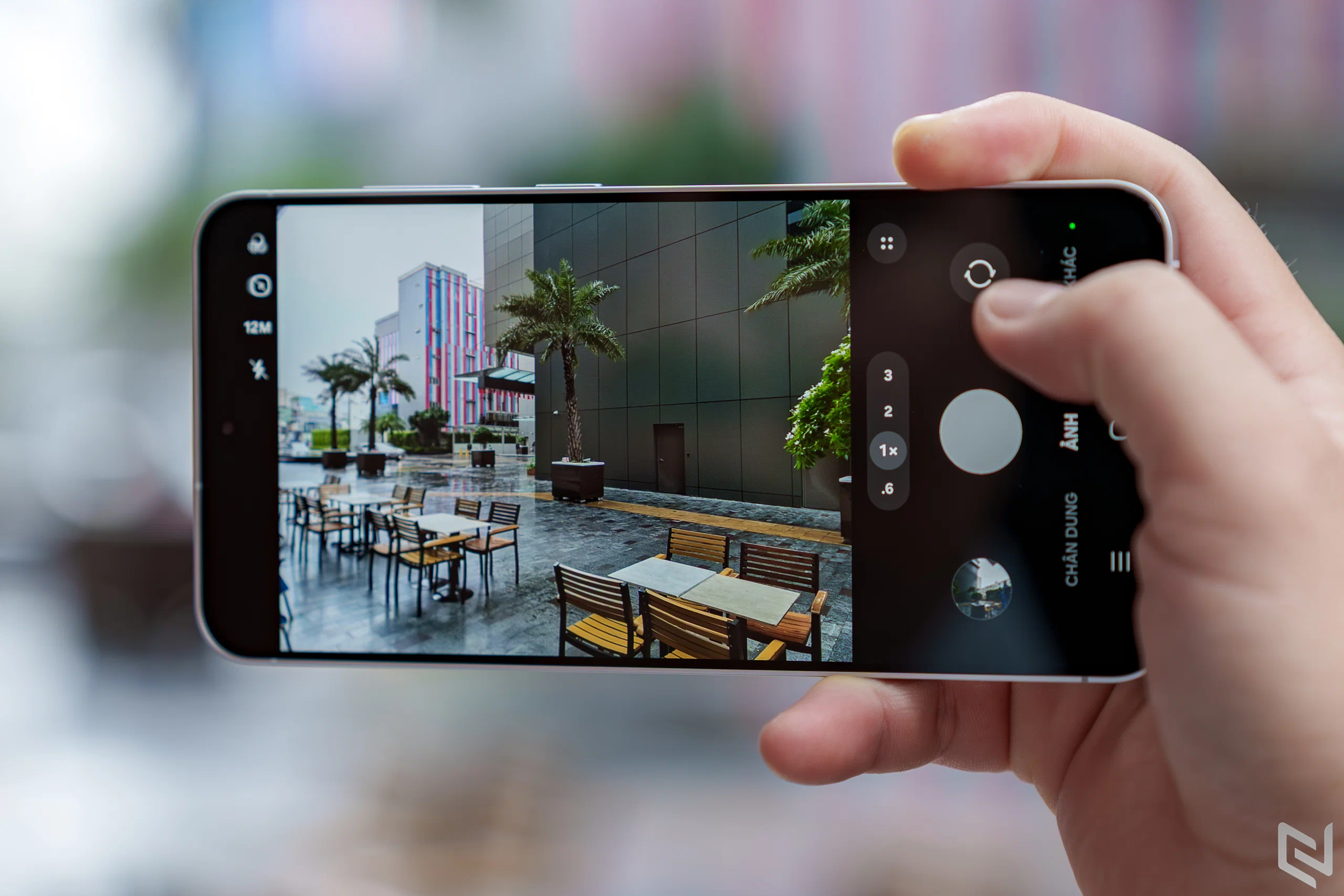 Mở hộp Galaxy S25 FE - Khi thiết kế trở thành điểm chạm đầu tiên