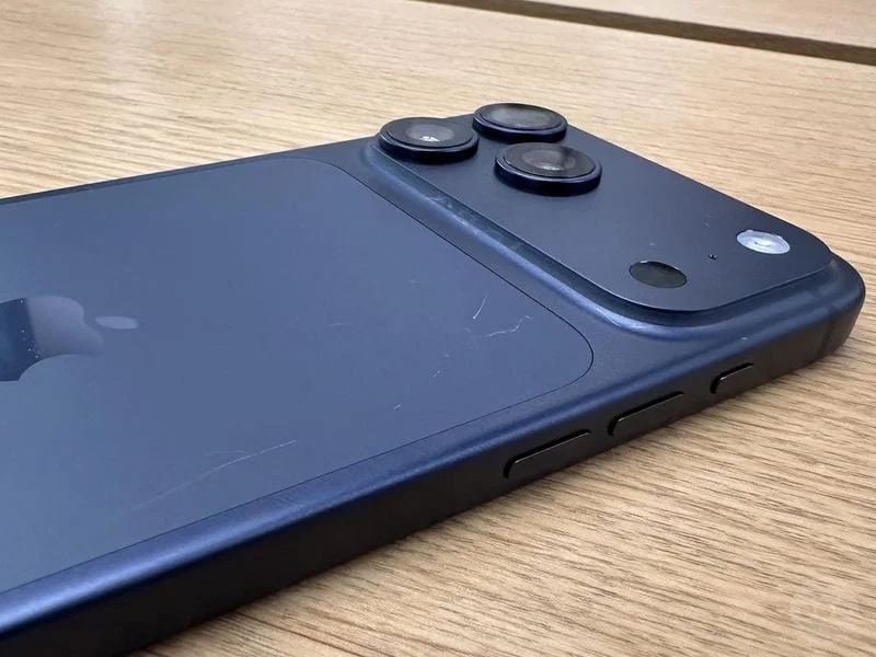 iPhone 17 Pro và iPhone Air màu tối dễ trầy xước hơn dự kiến
