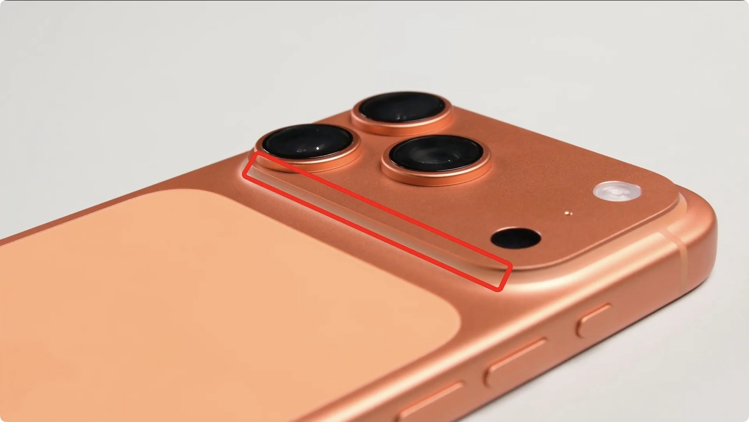 iPhone 17 Pro bị nghi ngờ dễ trầy, Apple lên tiếng giải thích