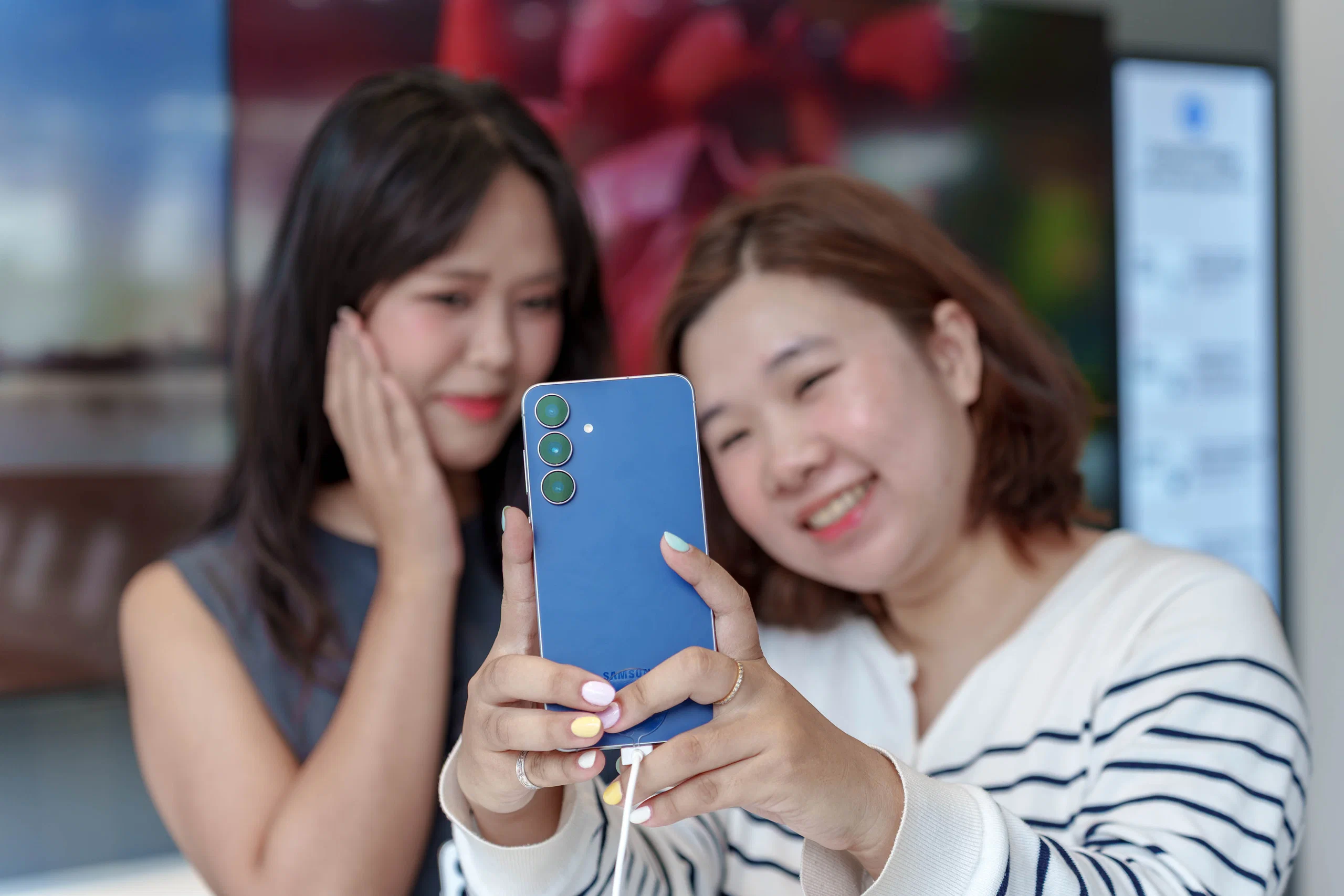 Mở bán Galaxy S25 FE: Khách hào hứng khi được sở hữu flagship giá hời