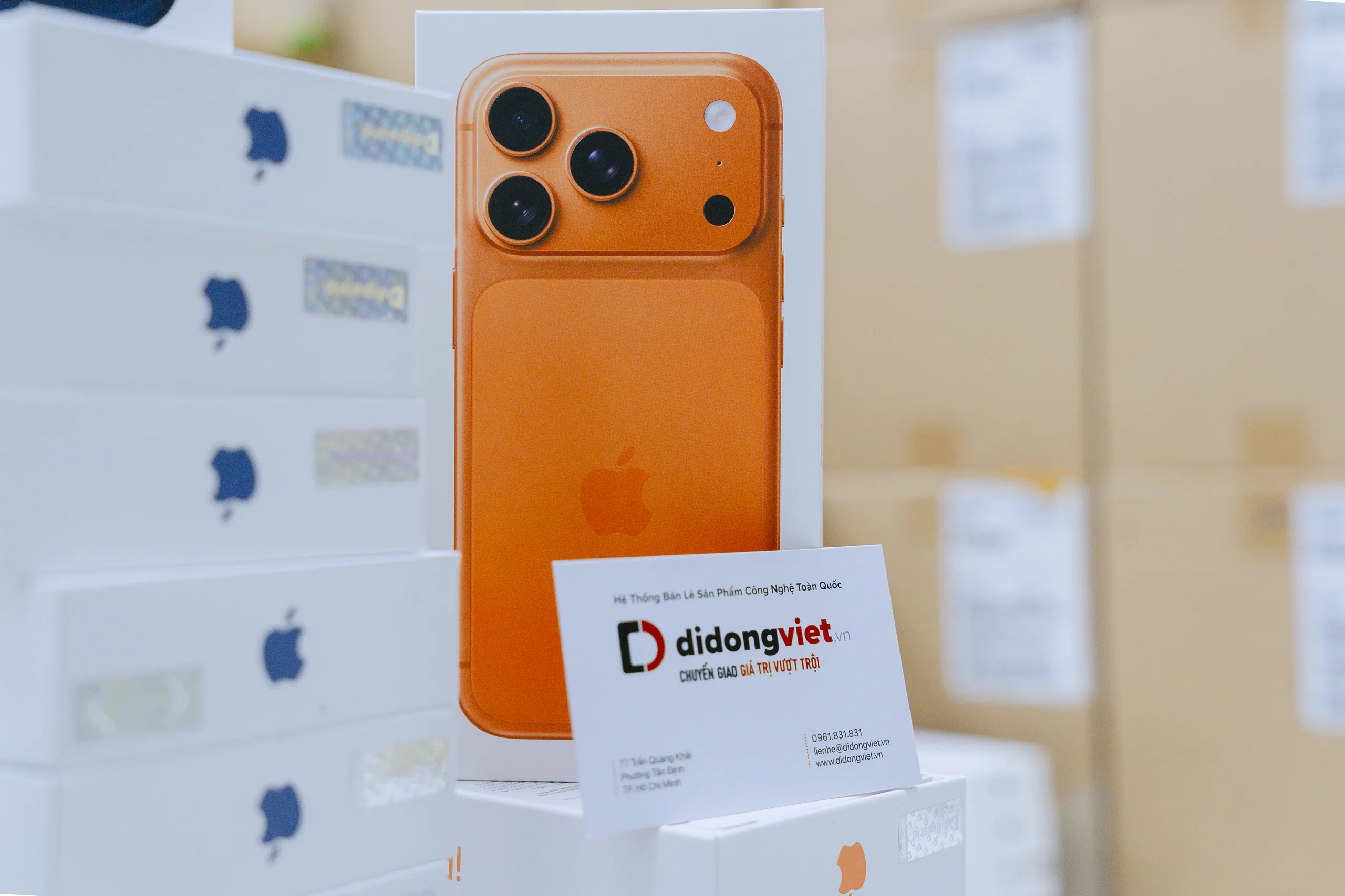 Không khí náo nhiệt ngày đầu mở bán iPhone 17, iPhone Air tại Di Động Việt
