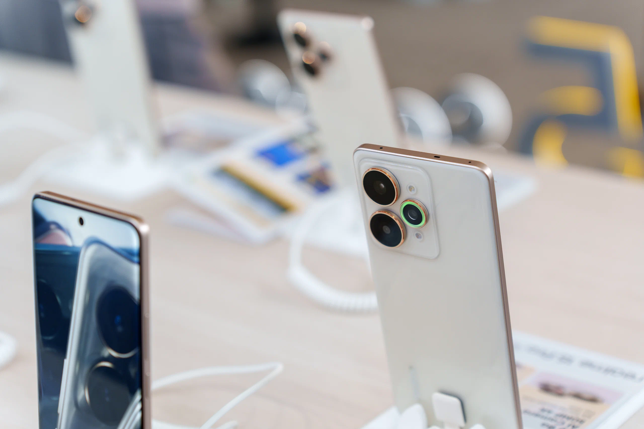 realme 15 Series ra mắt: “Bậc Thầy AI Tiệc Đêm” đưa công nghệ hình ảnh trên smartphone lên tầm cao mới