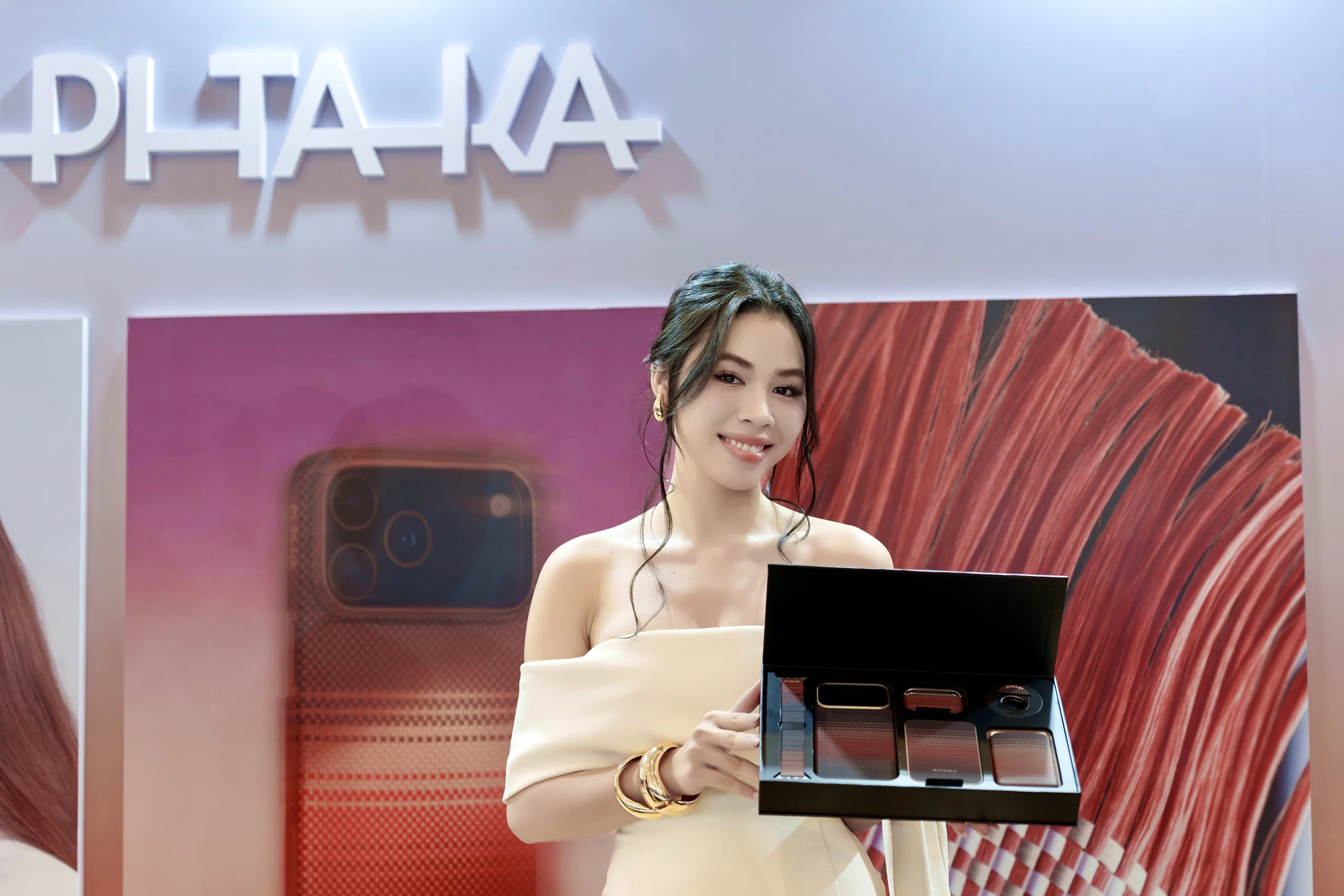 DTR ra mắt hệ sinh thái phụ kiện cao cấp The Flagship Ecosystem 2025, phân phối UAG và PITAKA tại Việt Nam