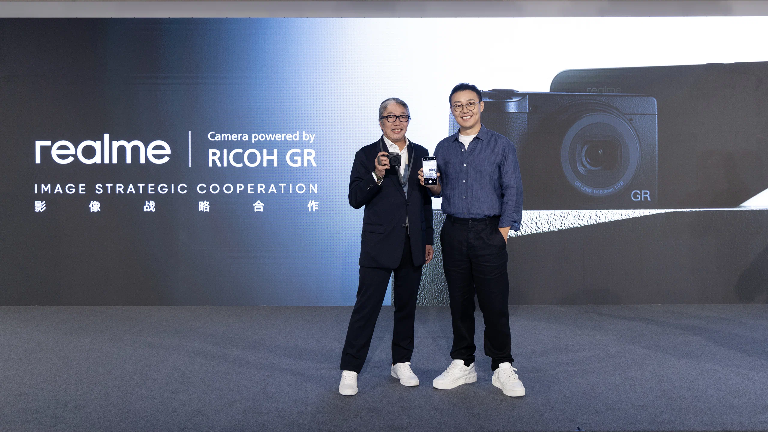 realme hợp tác Ricoh mang chất ảnh “film” từ máy GR lên smartphone