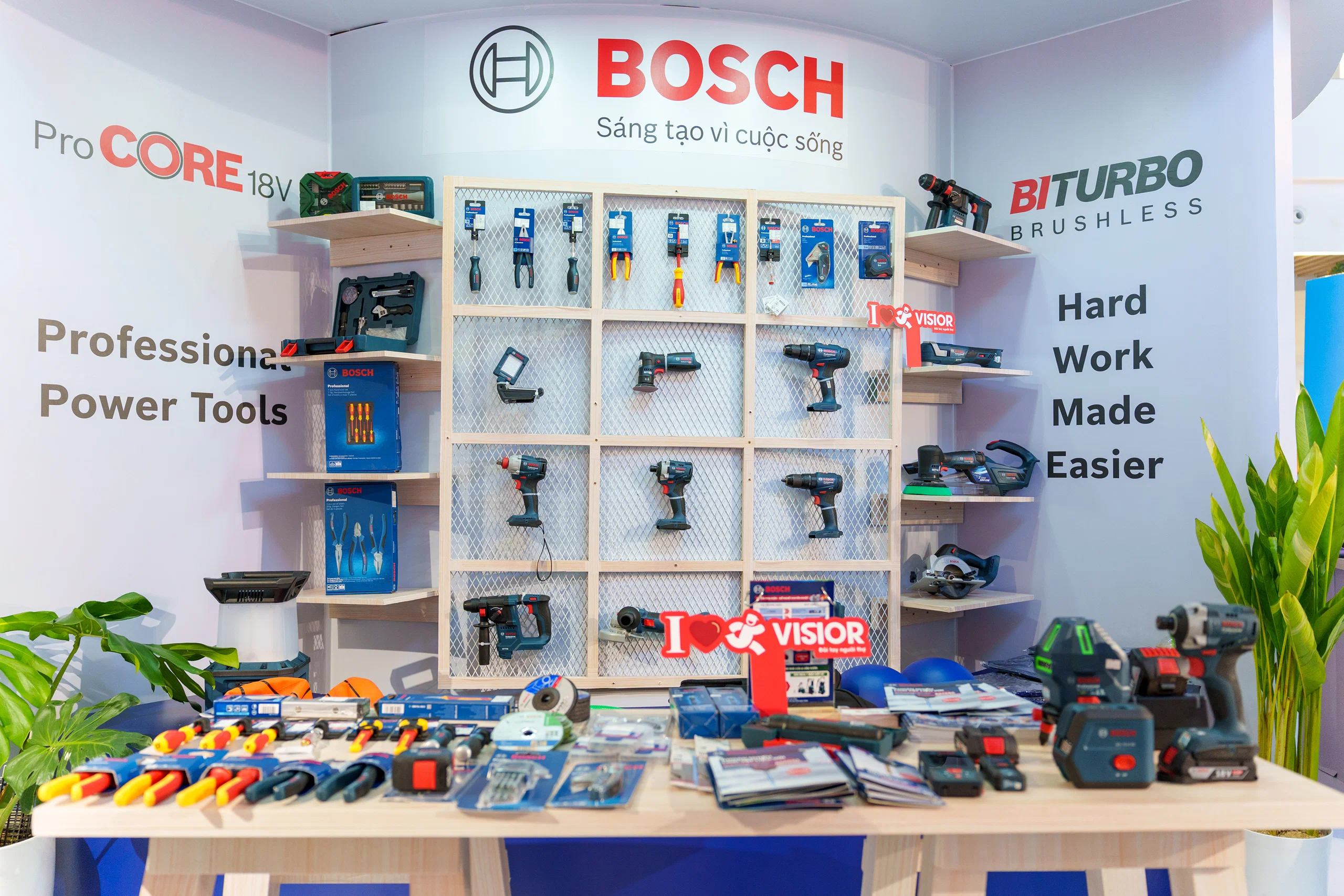 Bosch mang công nghệ thông minh đến mọi ngóc ngách của cuộc sống: Từ trong nhà, ngoài phố đến nhà máy