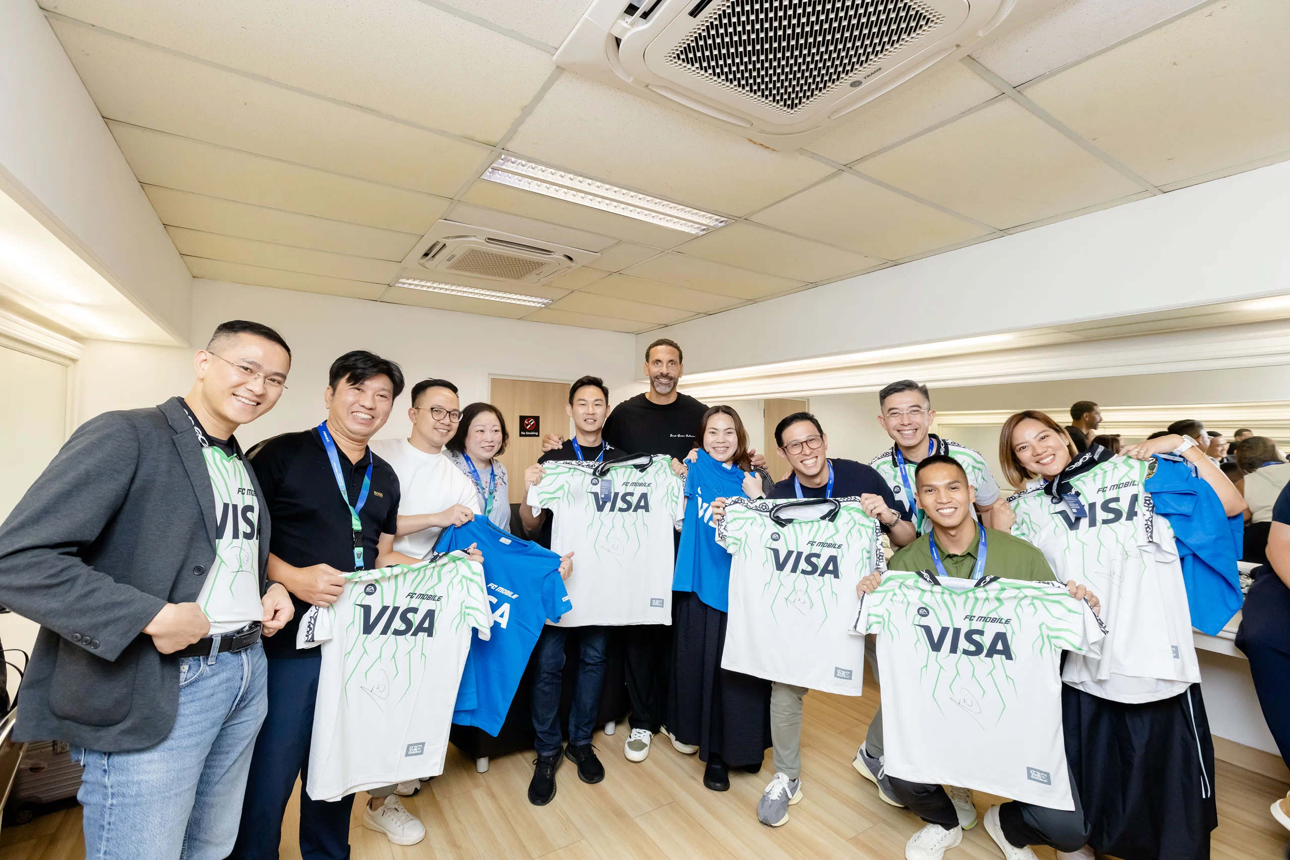 Visa và EA SPORTS mang “FC Pro Festival 2025” đến Việt Nam, bùng nổ trải nghiệm game và thanh toán số