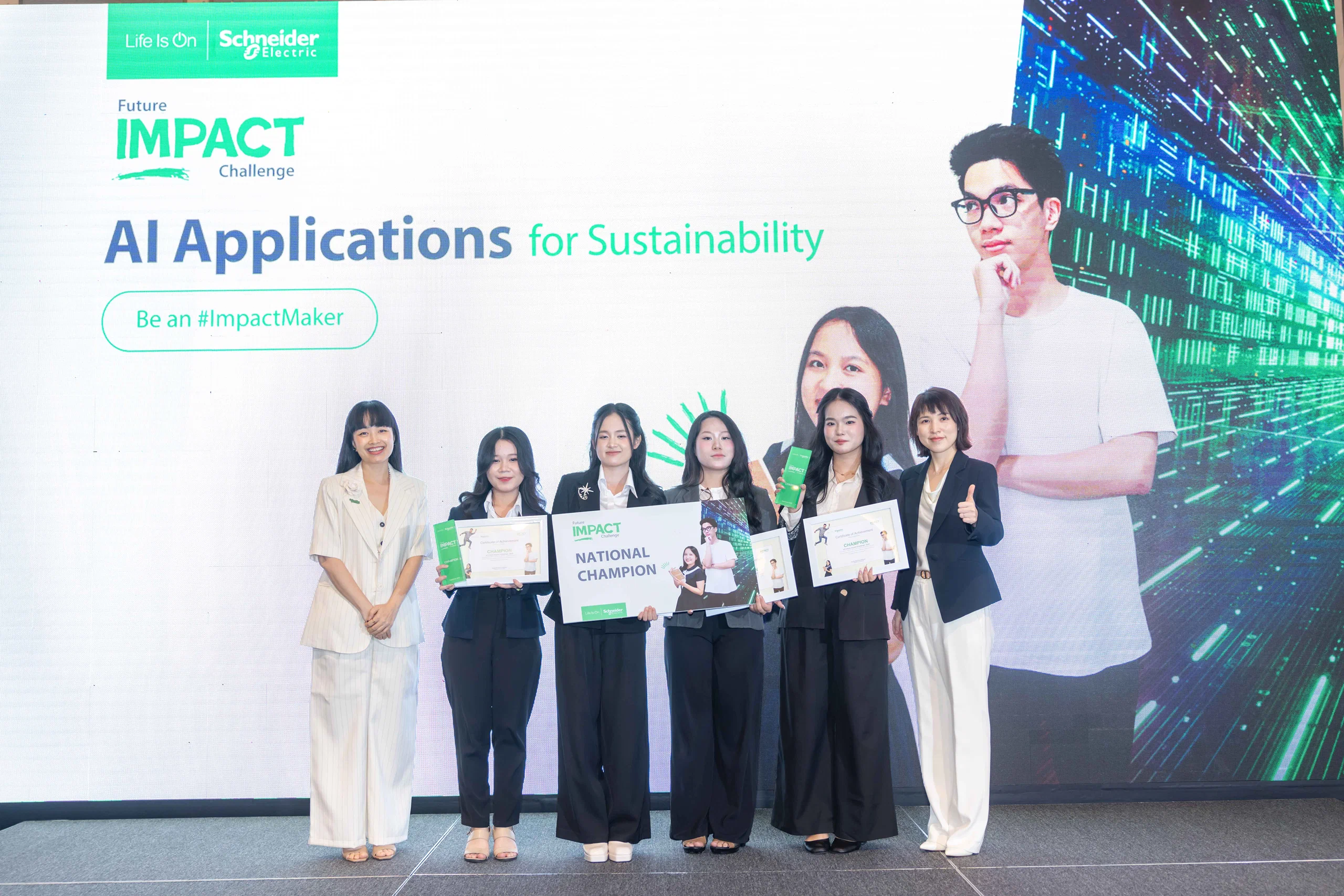 Nhóm sinh viên Việt giành chiến thắng cuộc thi Future Impact Challenge 2025 với giải pháp AI tiết kiệm năng lượng