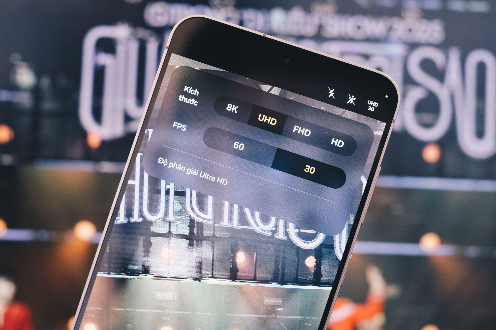 Mẹo hack view khi đi concert bằng Galaxy S25 FE: Ngồi xa vẫn có ảnh idol cực nét