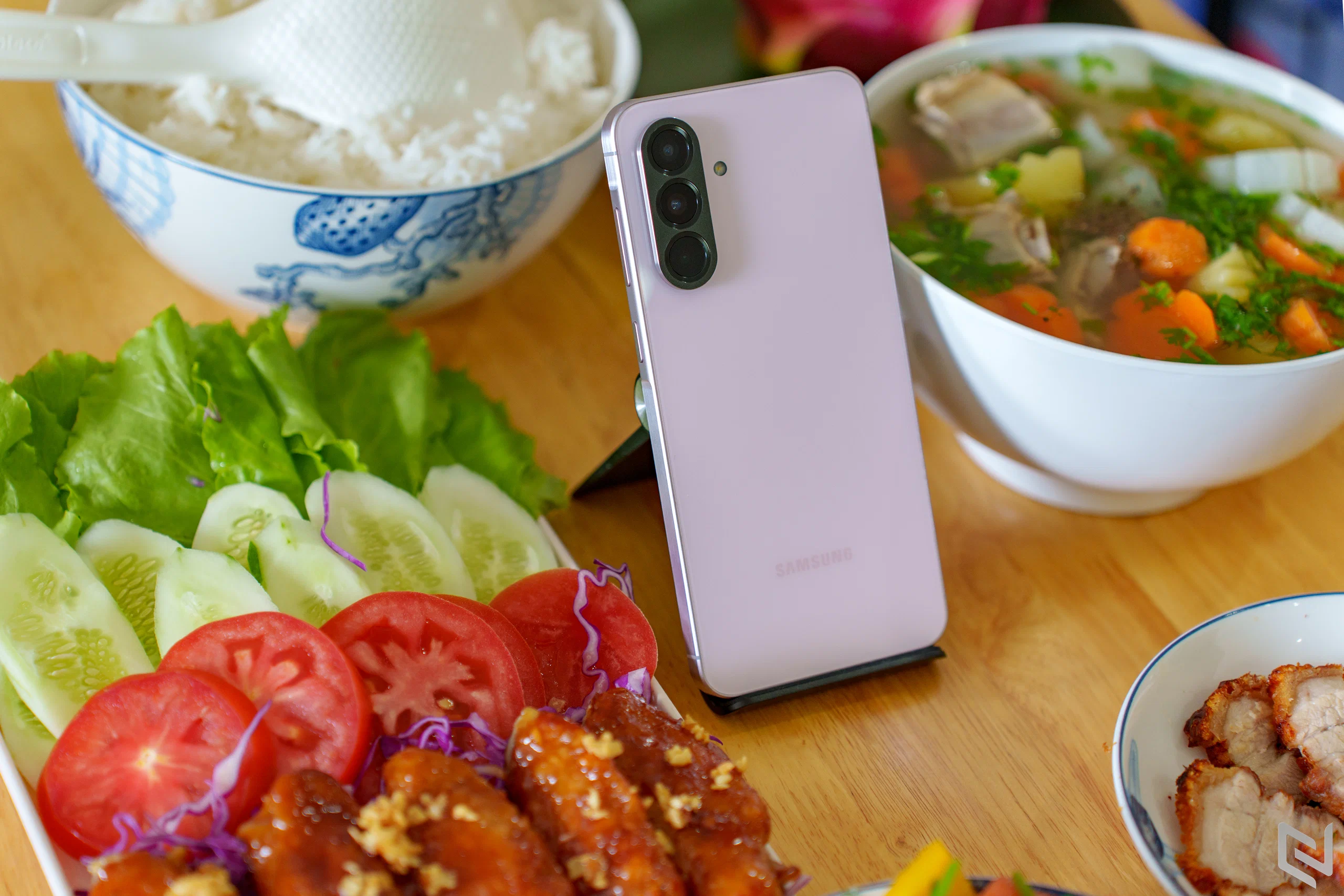 Mua sắm, đi chợ thông minh cùng Gemini Live trên Galaxy A56 5G