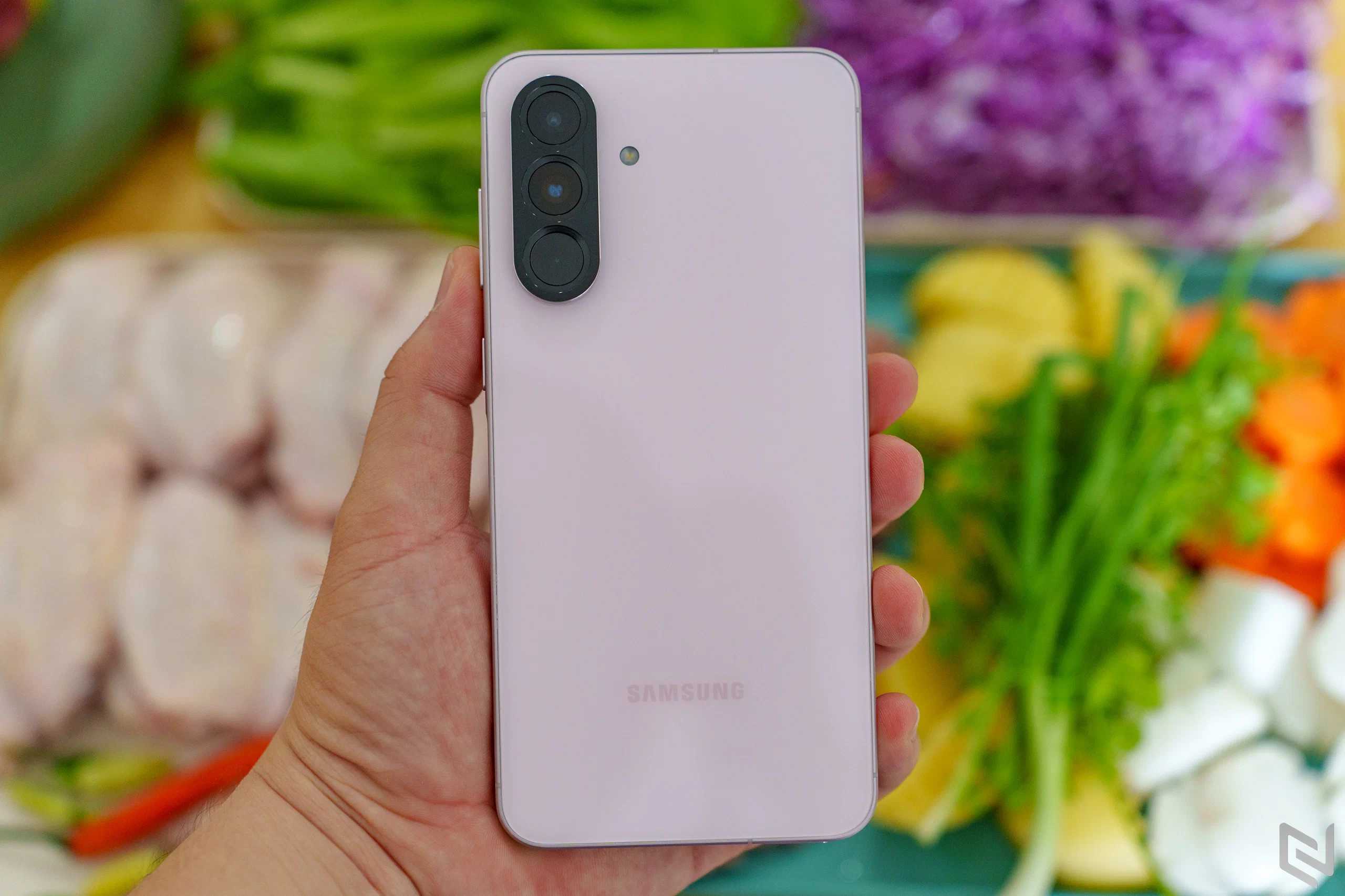 Mua sắm, đi chợ thông minh cùng Gemini Live trên Galaxy A56 5G