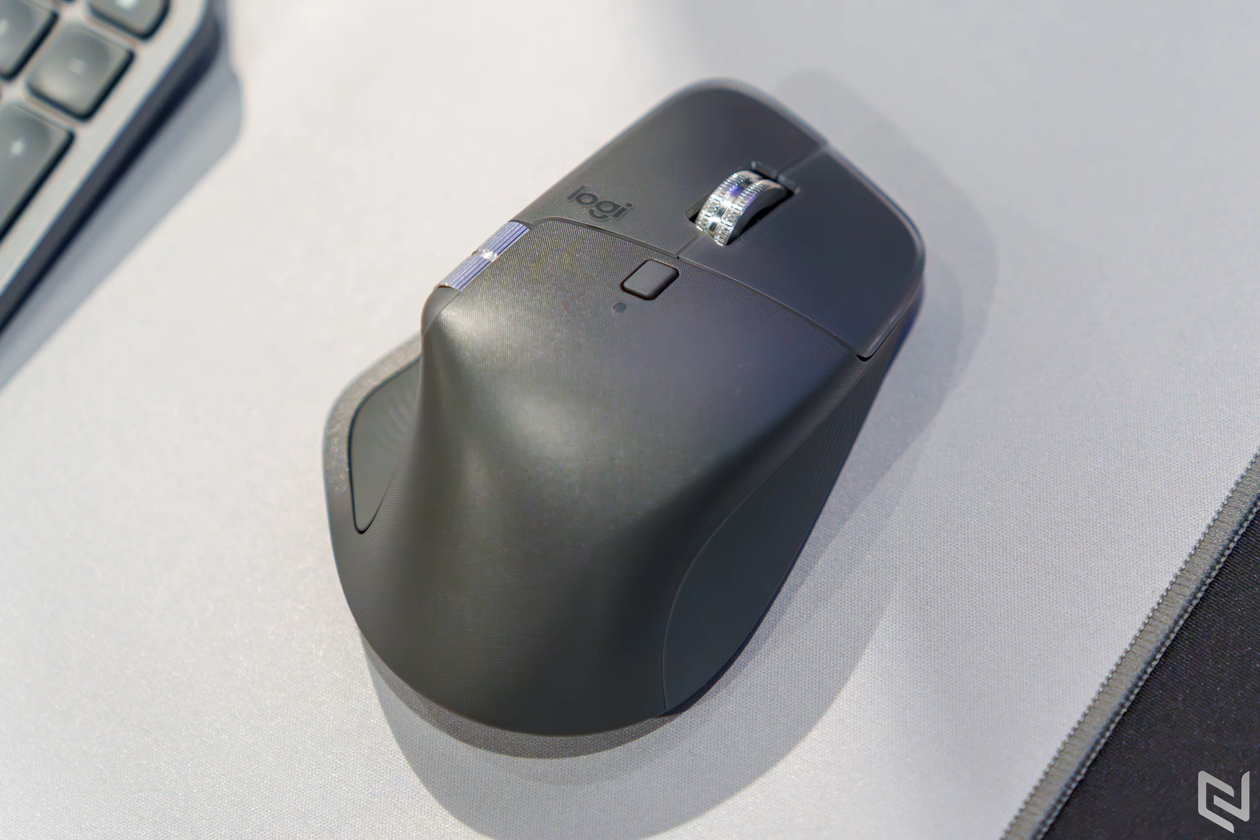 Logitech MX Master 4 ra mắt: Chuẩn mực mới cho chuột cao cấp với phản hồi xúc giác đầu tiên