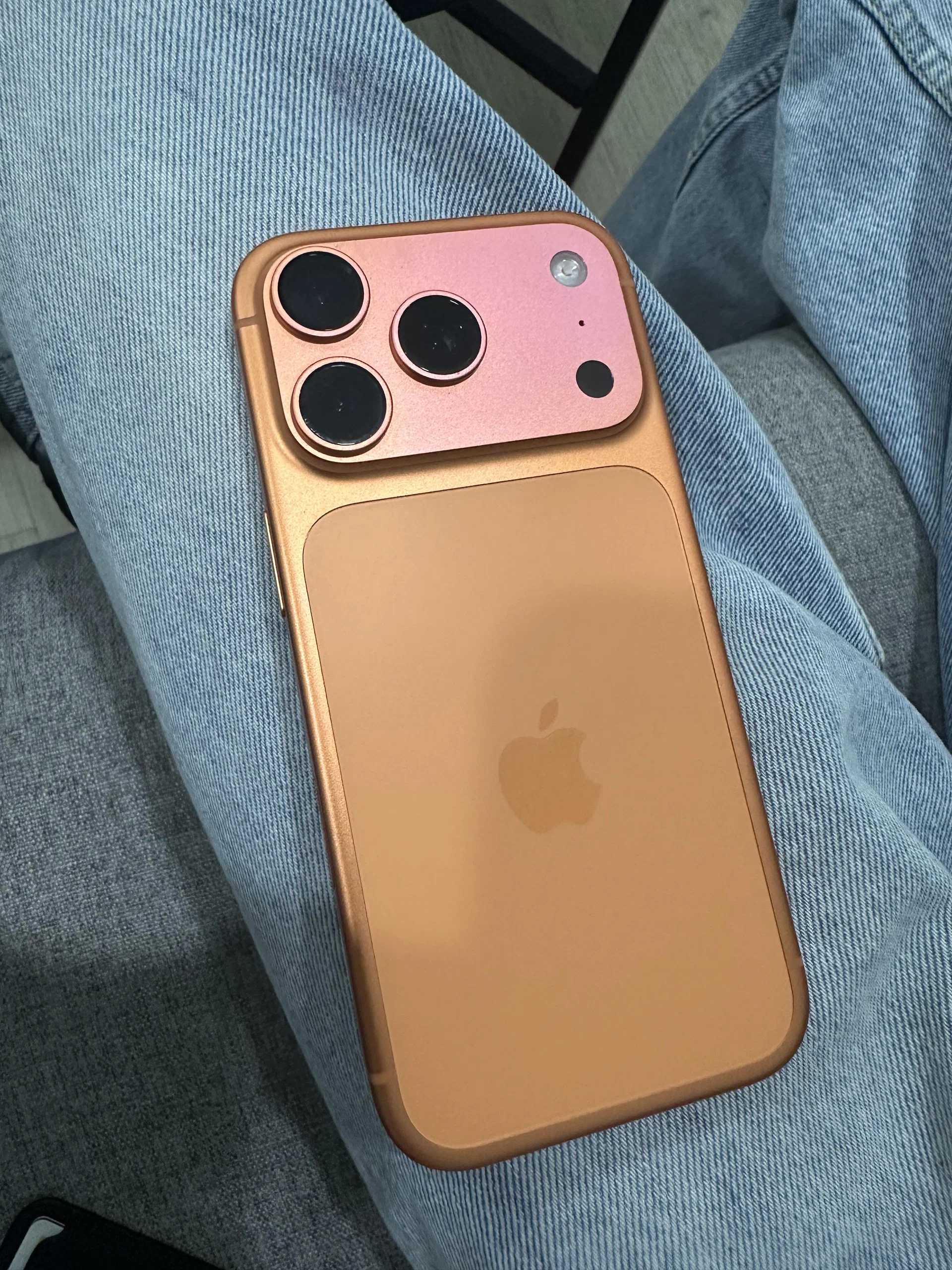 Cập nhật vụ iPhone 17 Pro đổi màu, Apple đã đổi máy cho một số trường hợp