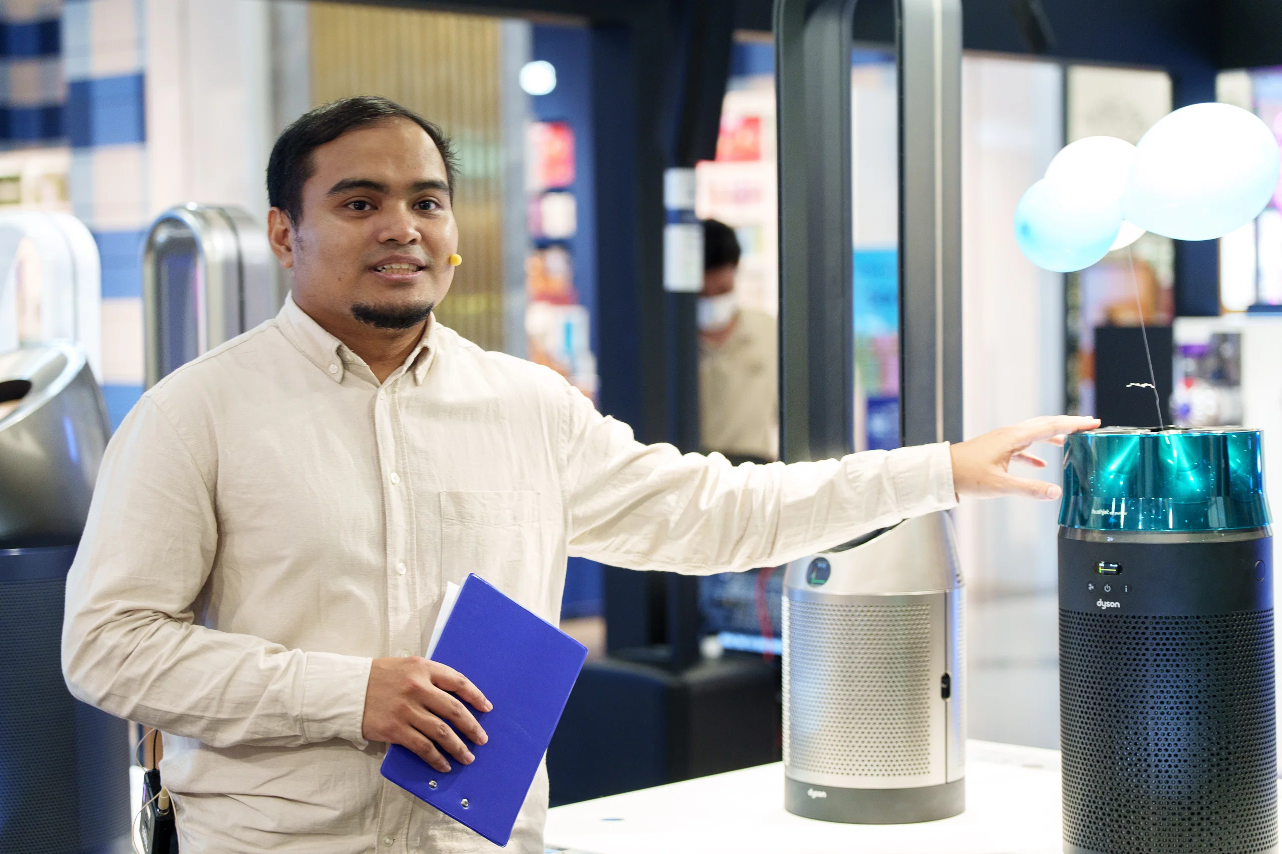 Dyson tung bộ đôi sản phẩm mới: Máy hút bụi V16 Piston Animal và máy lọc không khí HushJet