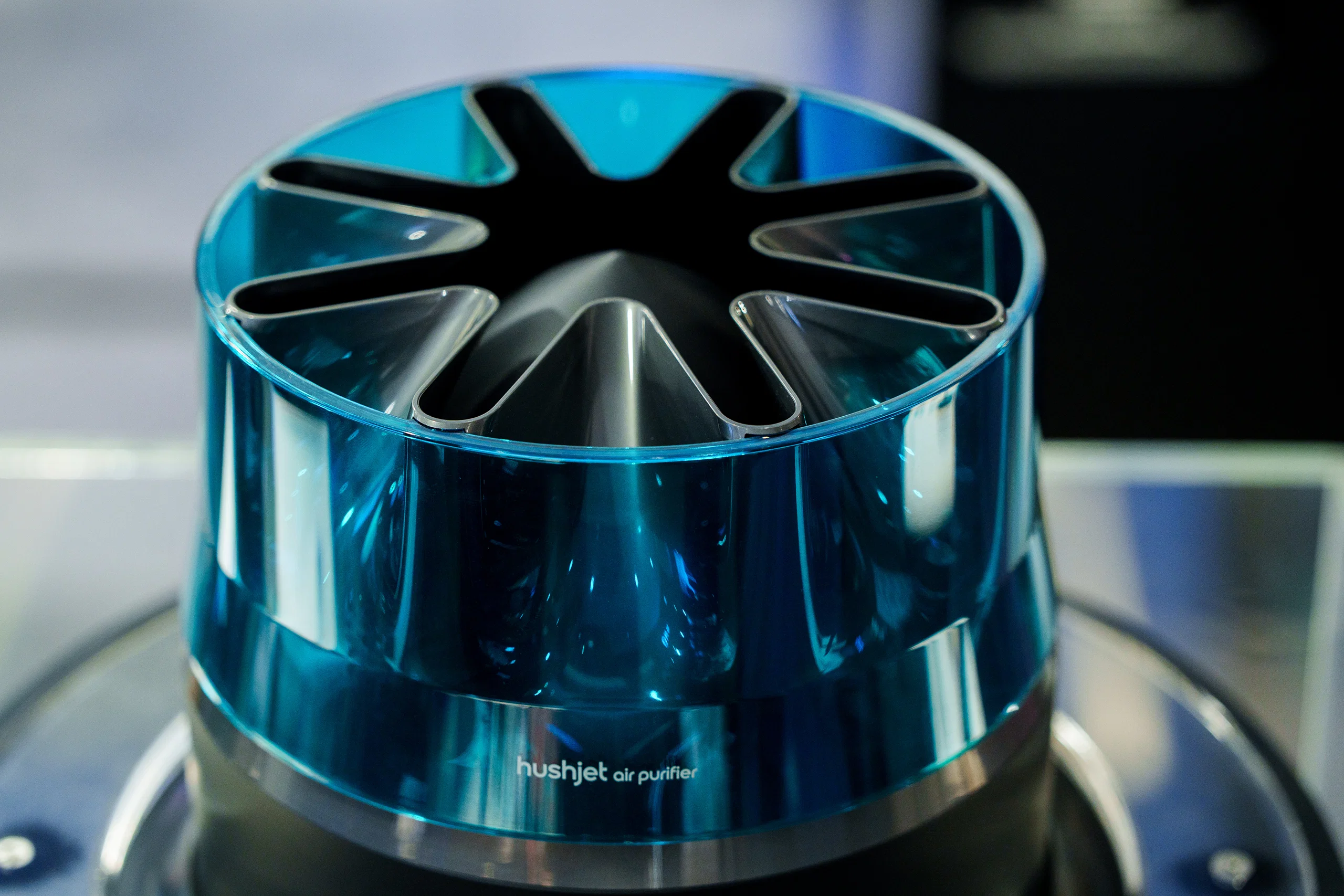 Dyson tung bộ đôi sản phẩm mới: Máy hút bụi V16 Piston Animal và máy lọc không khí HushJet