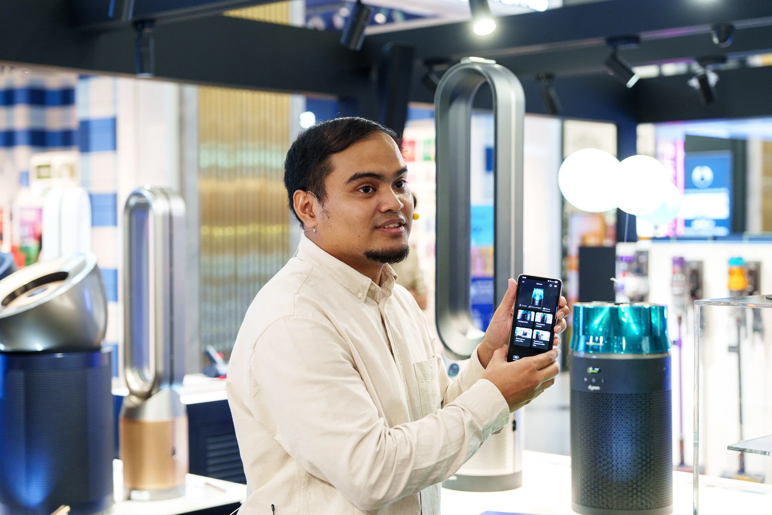 Dyson tung bộ đôi sản phẩm mới: Máy hút bụi V16 Piston Animal và máy lọc không khí HushJet