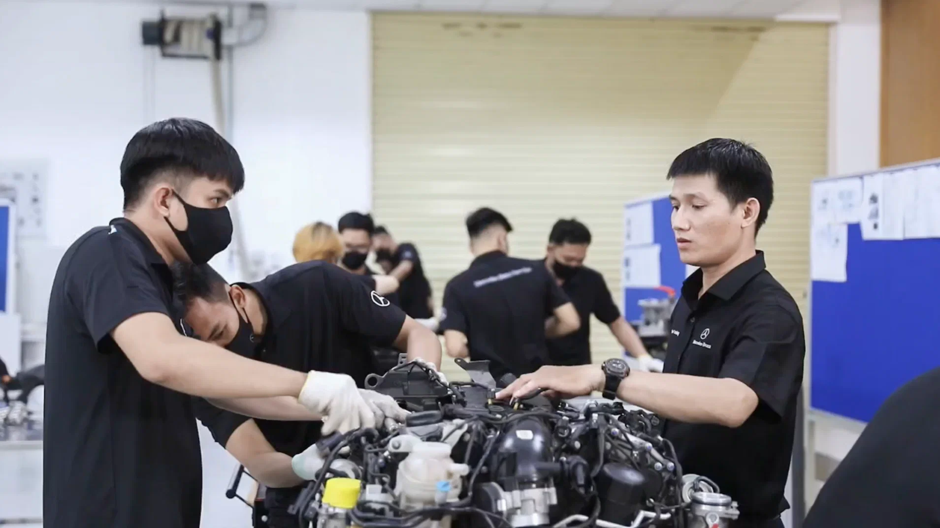 Mercedes-Benz Việt Nam kỷ niệm 6 năm đào tạo kỹ thuật viên ô tô chất lượng cao