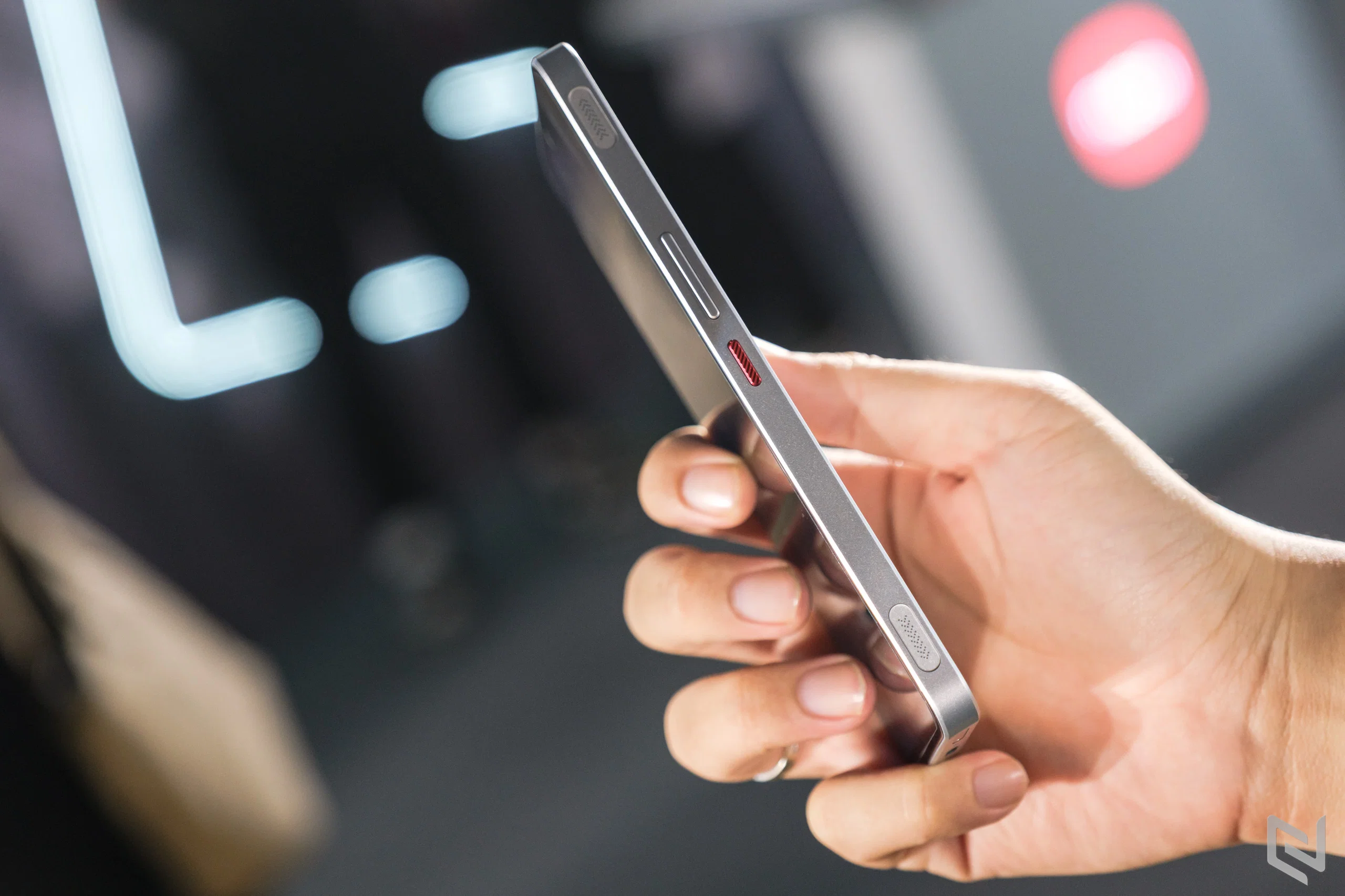 nubia NEO 3 GT 5G màu trắng ra mắt, đồng hành cùng Saigon Phantom