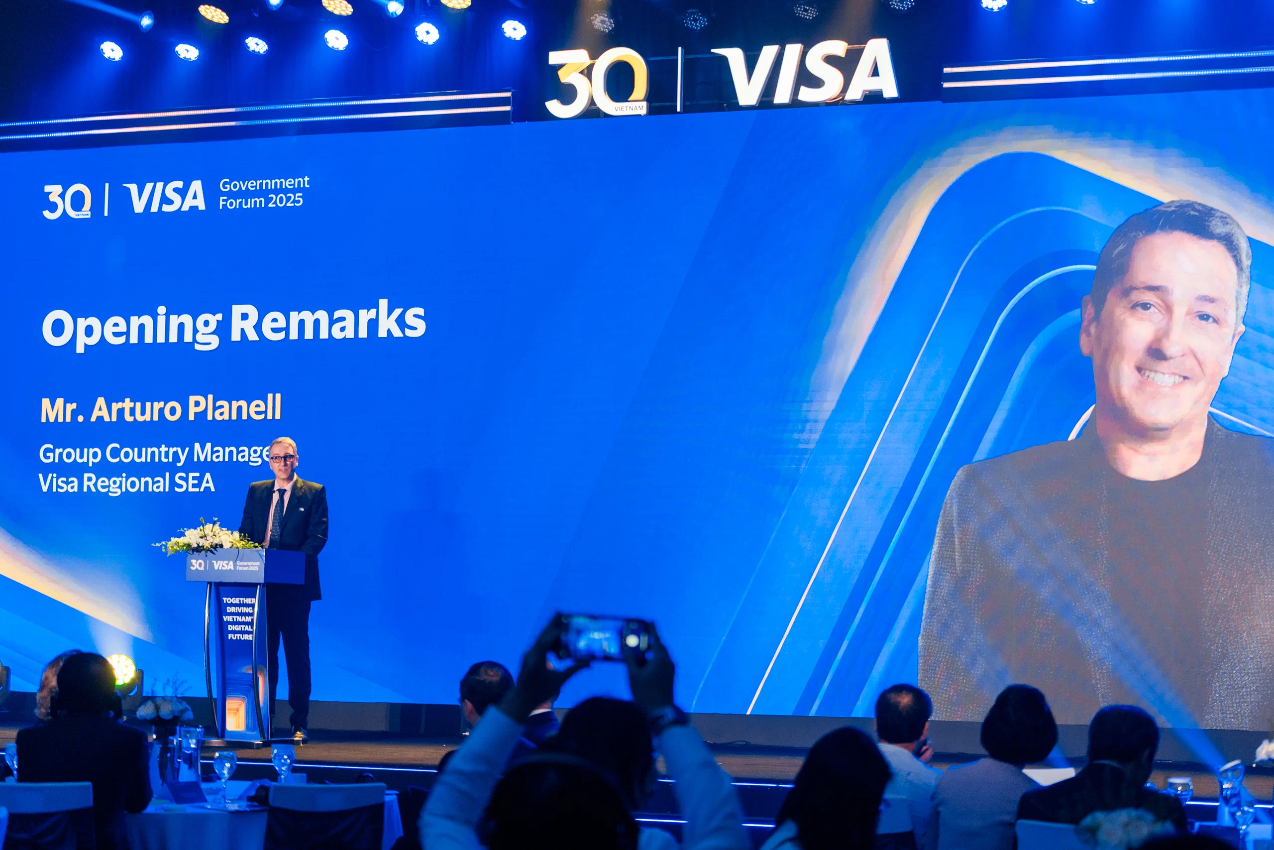 Visa kỷ niệm 30 năm tại Việt Nam: Hành trình đổi mới, kết nối và phát triển bền vững