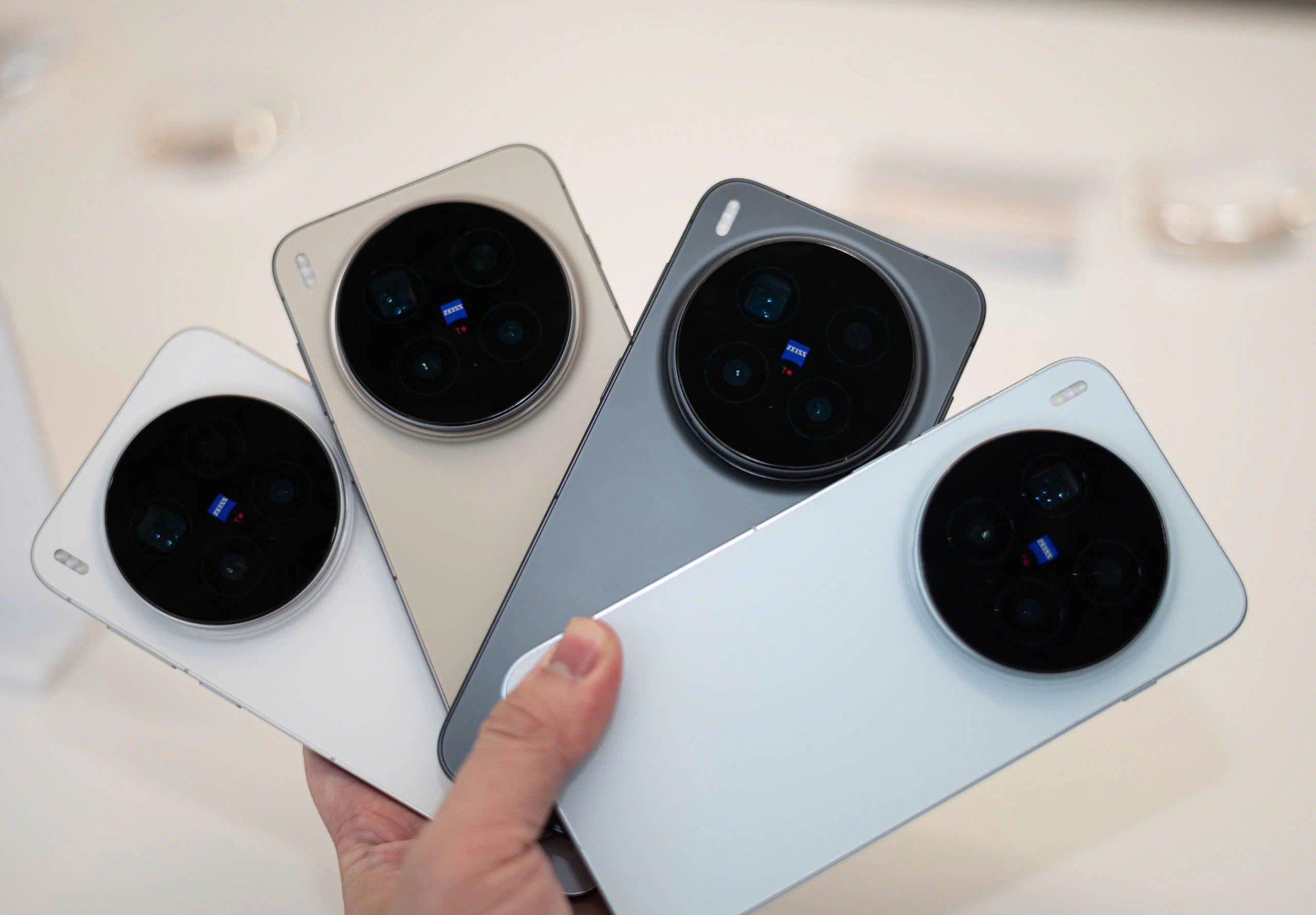 vivo X300 Series ra mắt toàn cầu: Flagship đỉnh cao với camera ZEISS 200MP dẫn đầu xu hướng nhiếp ảnh di động