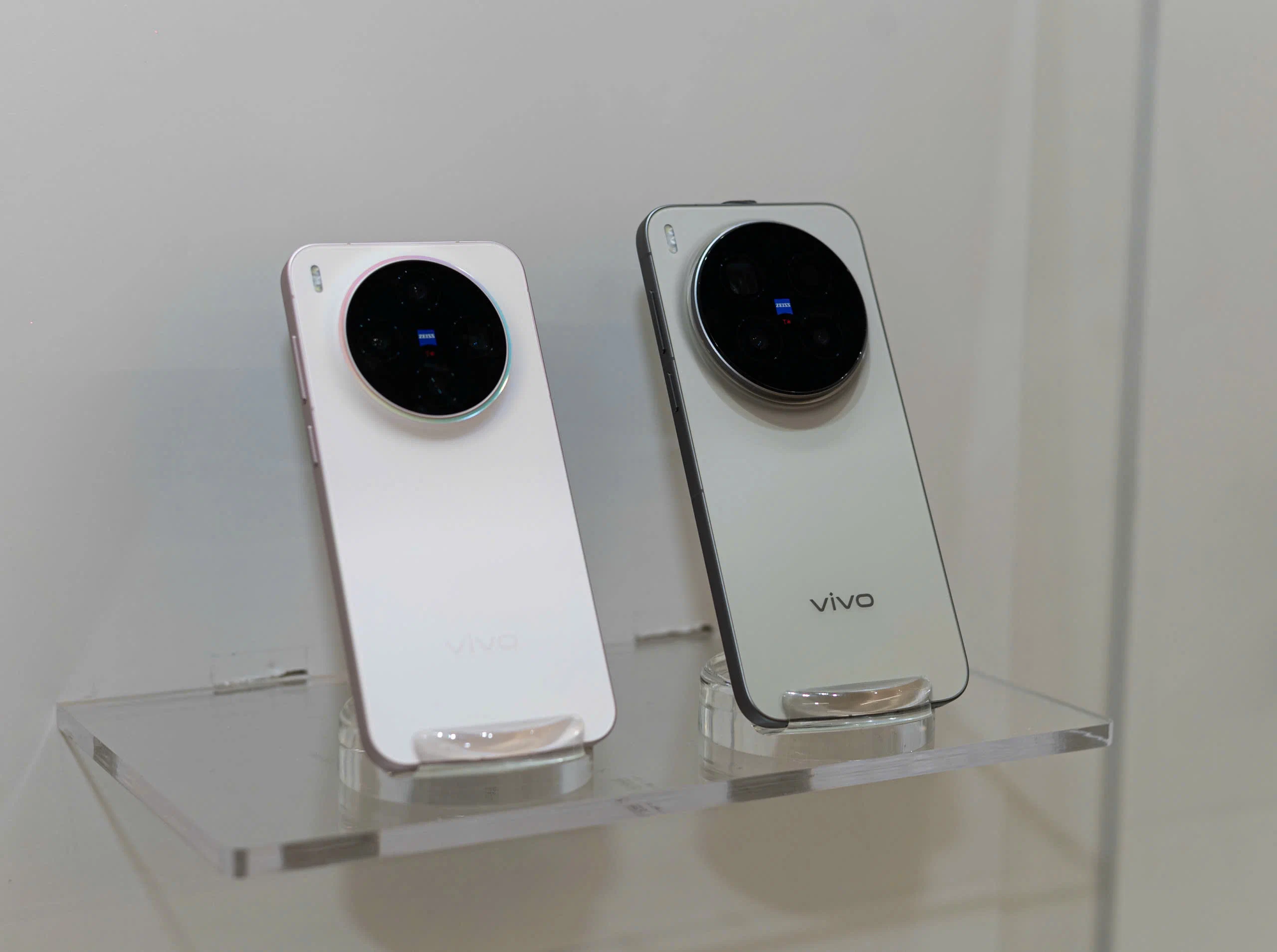 vivo X300 Series ra mắt toàn cầu: Flagship đỉnh cao với camera ZEISS 200MP dẫn đầu xu hướng nhiếp ảnh di động