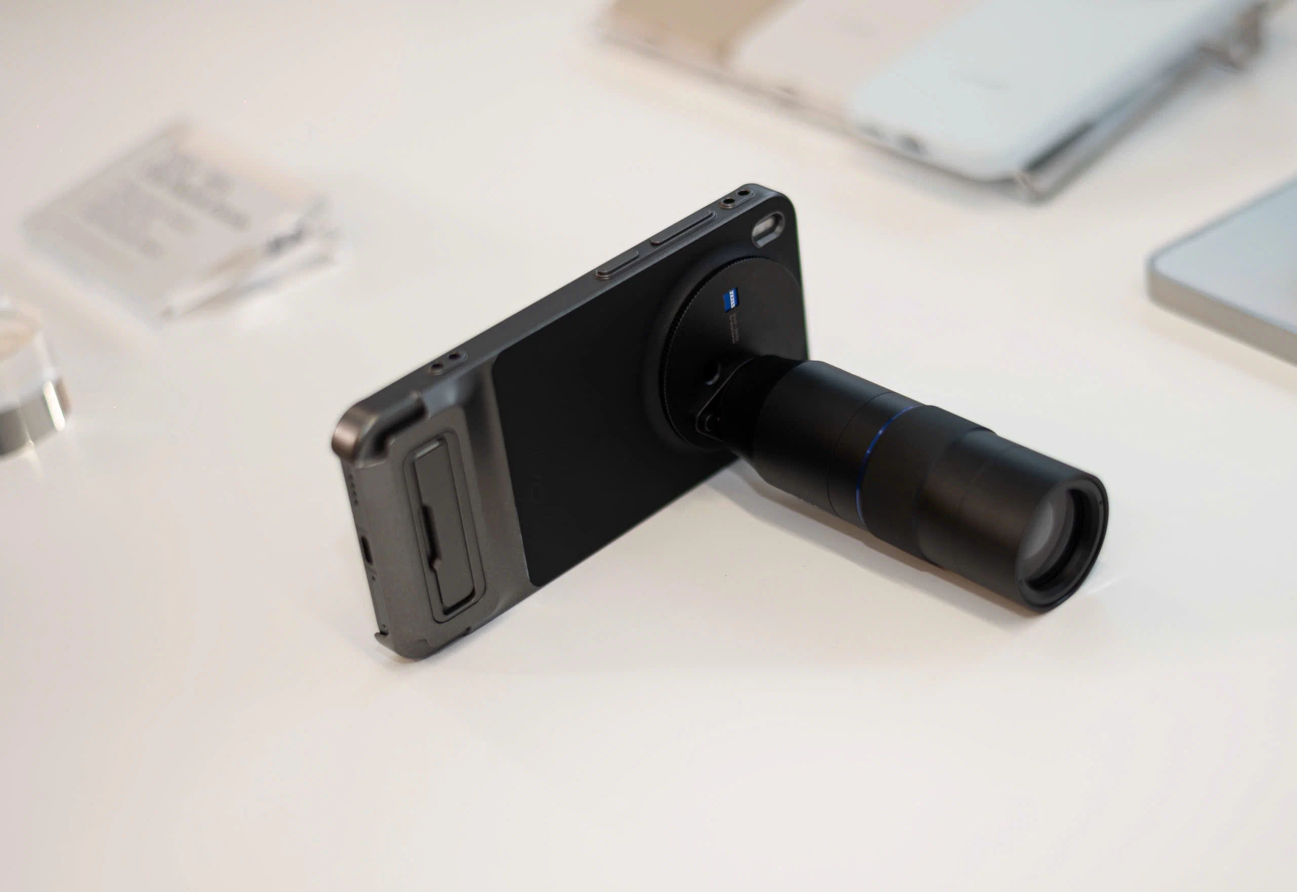 vivo X300 Series ra mắt toàn cầu: Flagship đỉnh cao với camera ZEISS 200MP dẫn đầu xu hướng nhiếp ảnh di động