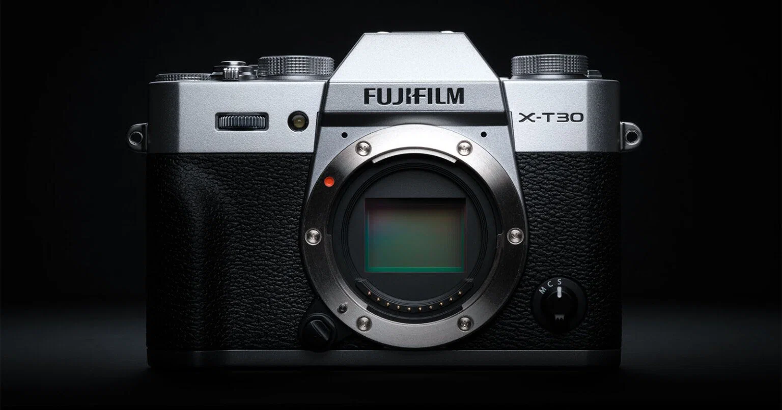 Fujifilm ra mắt X-T30 III và ống kit XC 13-33mm mới: Nâng hiệu năng, thêm vòng Film Simulation