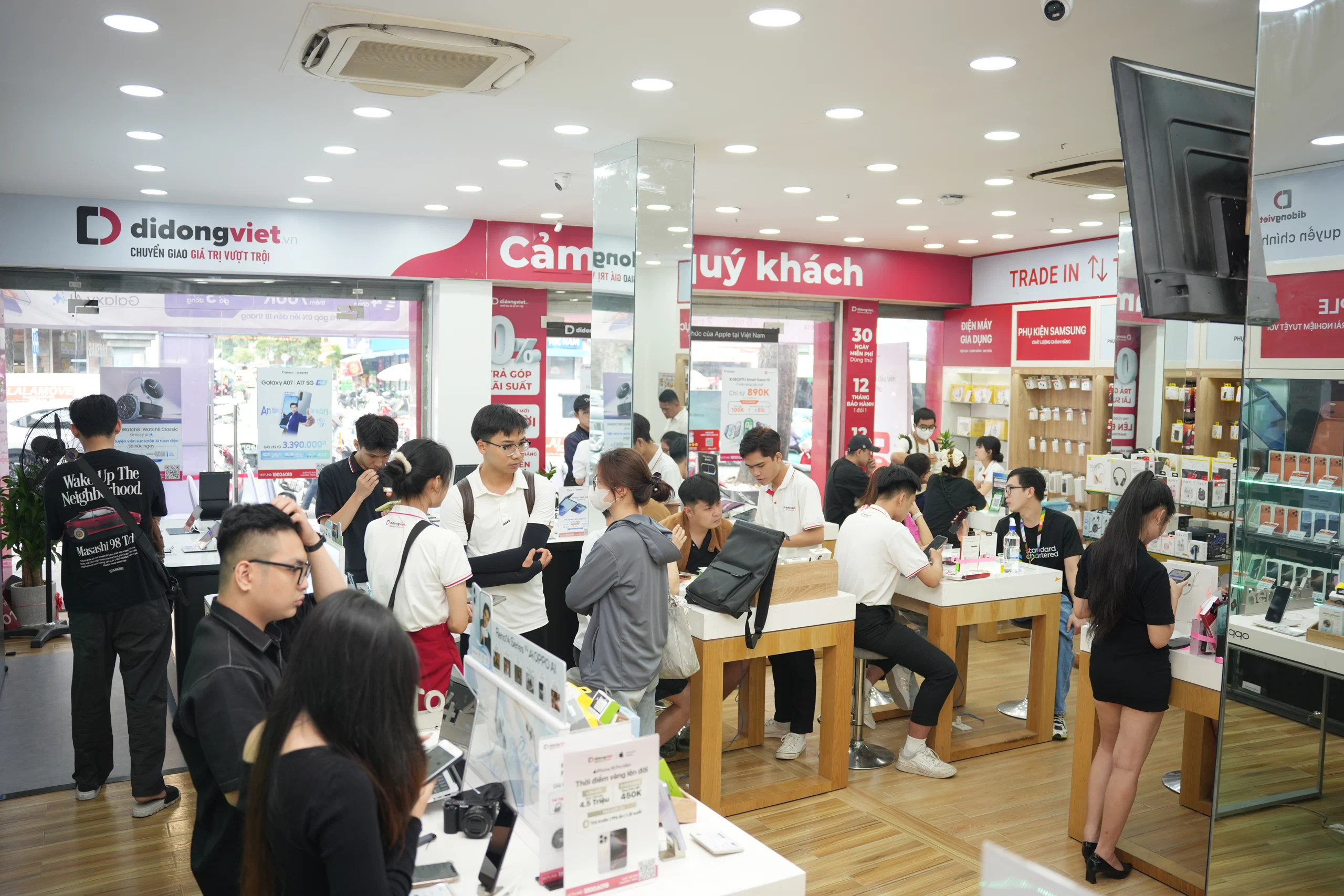 Săn sale công nghệ 11/11: Hàng loạt smartphone giảm sốc, tặng quà cực khủng