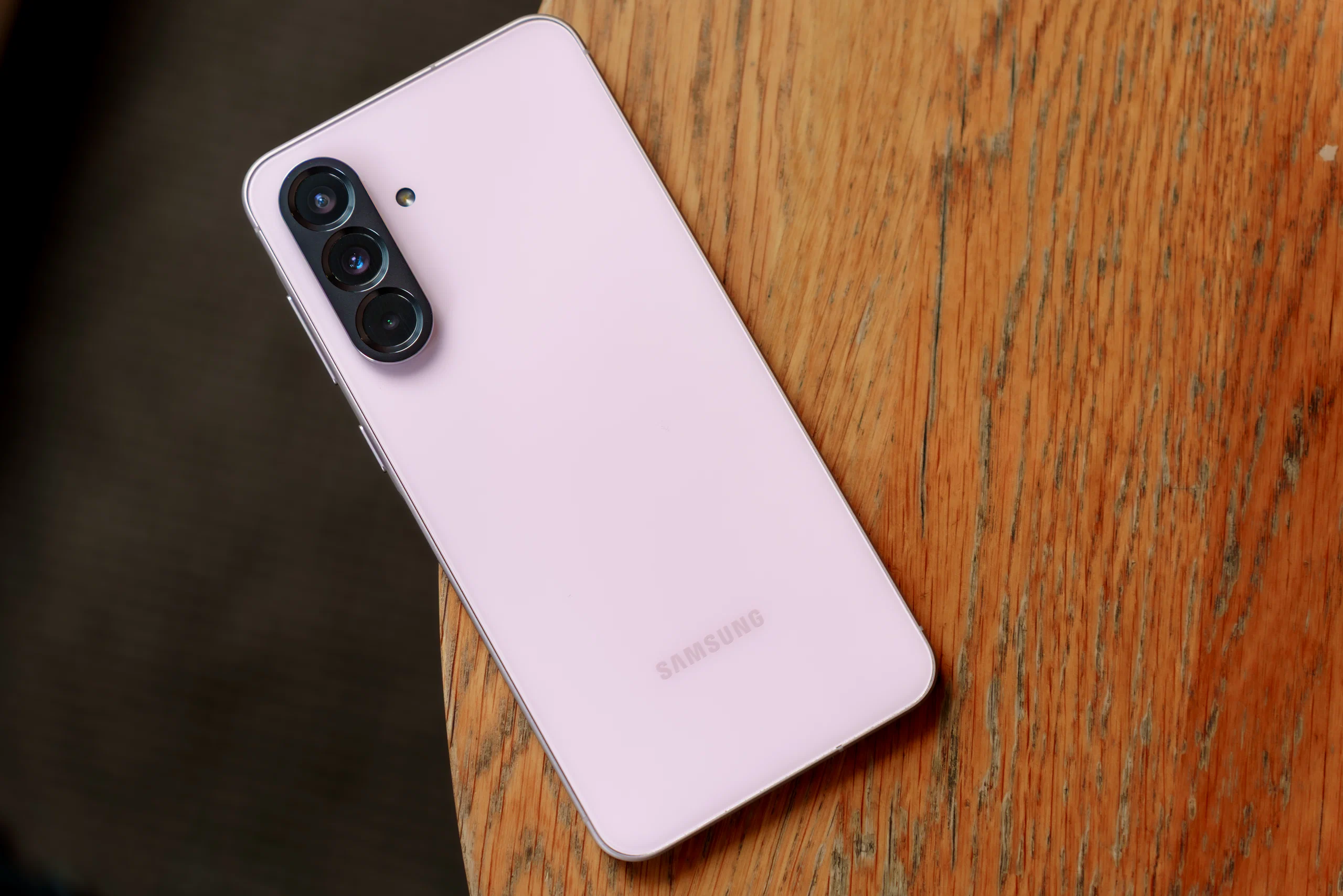 Chọn smartphone tầm trung dịp cuối năm, đây chính là chân ái dành cho bạn
