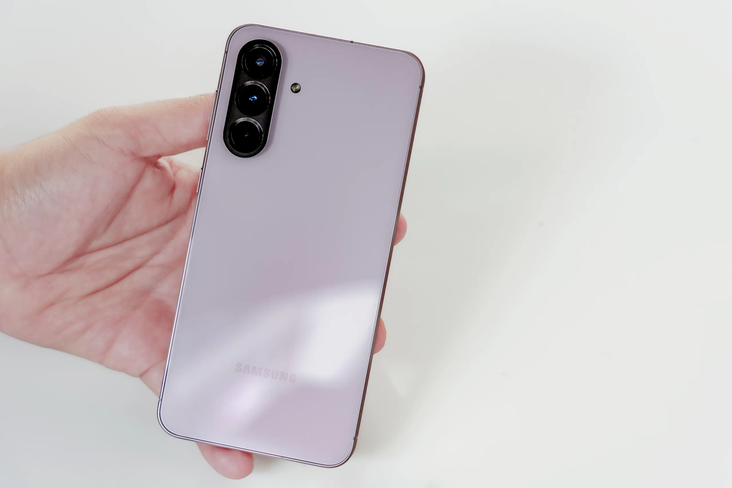 Chọn smartphone tầm trung dịp cuối năm, đây chính là chân ái dành cho bạn
