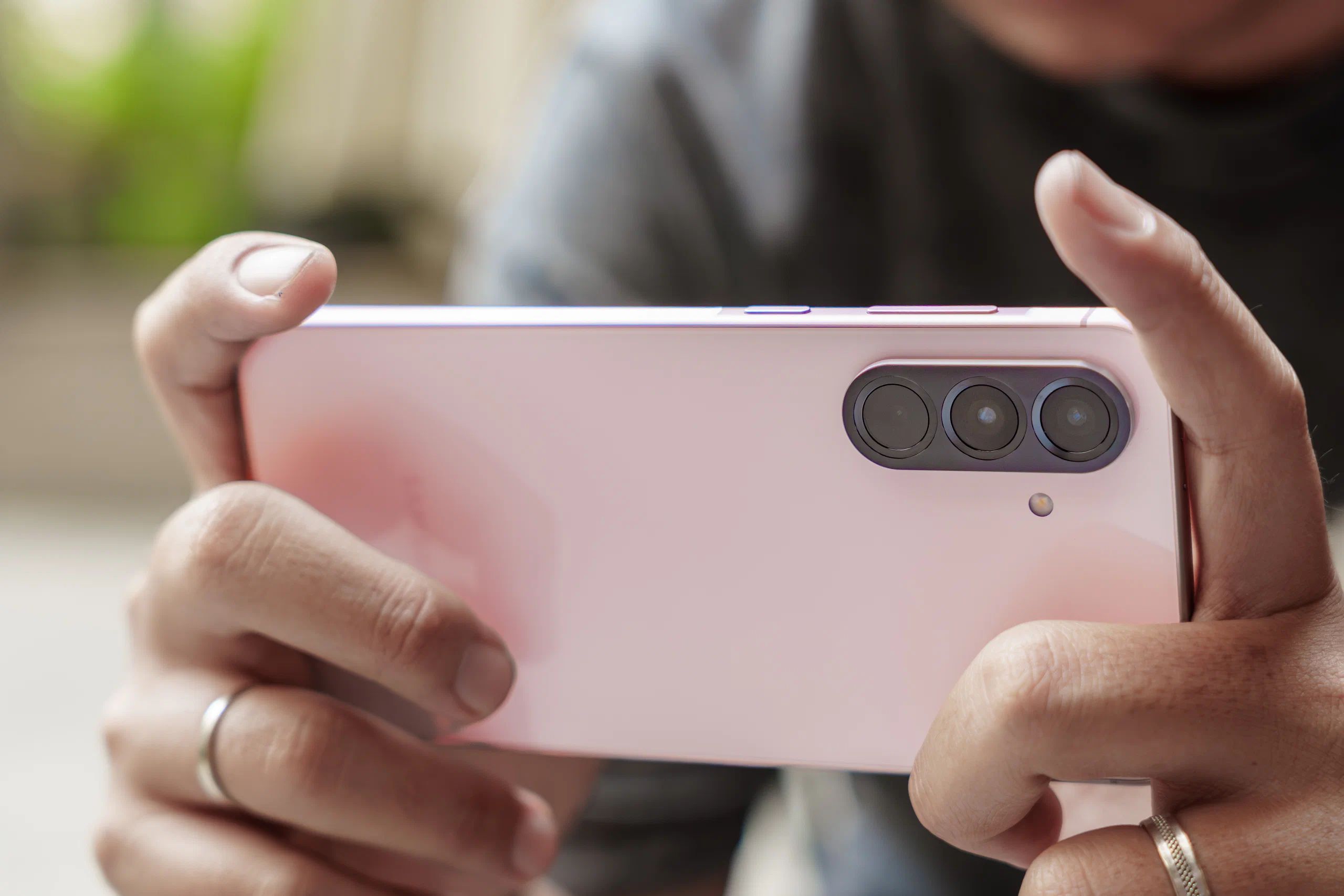 Chọn smartphone tầm trung dịp cuối năm, đây chính là chân ái dành cho bạn