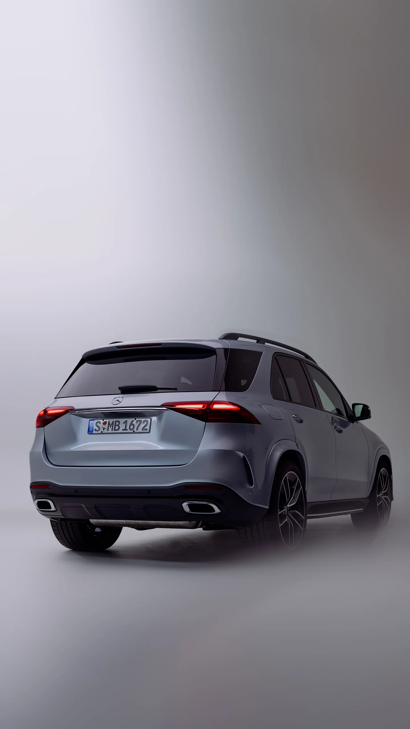 Mercedes-Benz ra mắt GLE 400 e 4MATIC - SUV PHEV sang trọng, vận hành thuần điện đến 114km