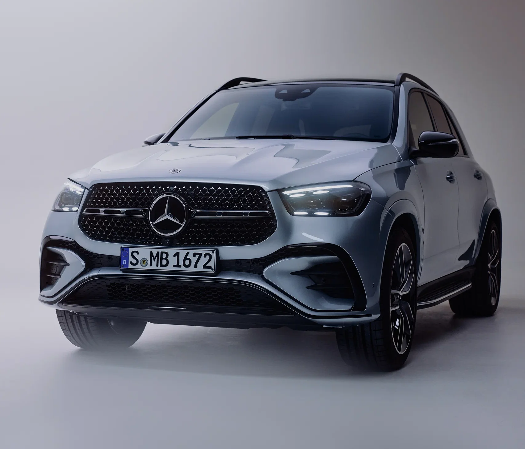 Mercedes-Benz ra mắt GLE 400 e 4MATIC - SUV PHEV sang trọng, vận hành thuần điện đến 114km