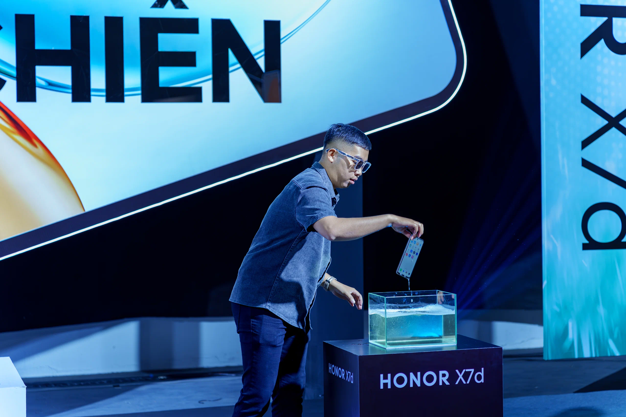 HONOR X7d ra mắt tại Việt Nam: Smartphone siêu bền, pin 6,500mAh và nút AI đầu tiên trong phân khúc