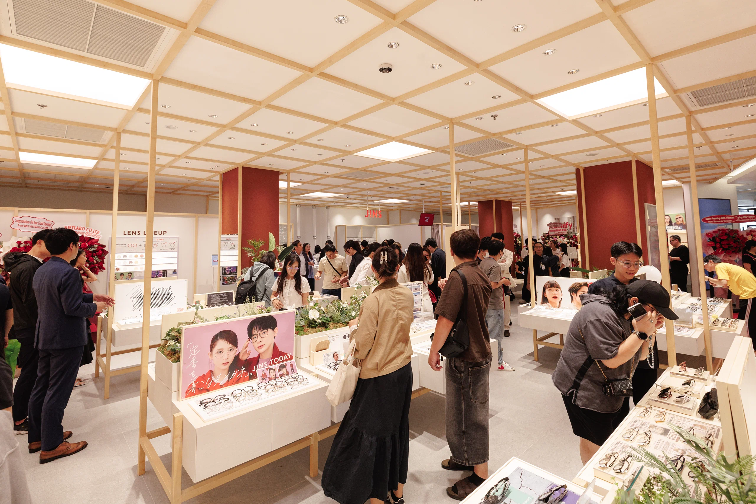 JINS khai trương cửa hàng đầu tiên tại Việt Nam, mang triết lý ‘Cùng Mở Tầm Mắt’ đến Saigon Centre